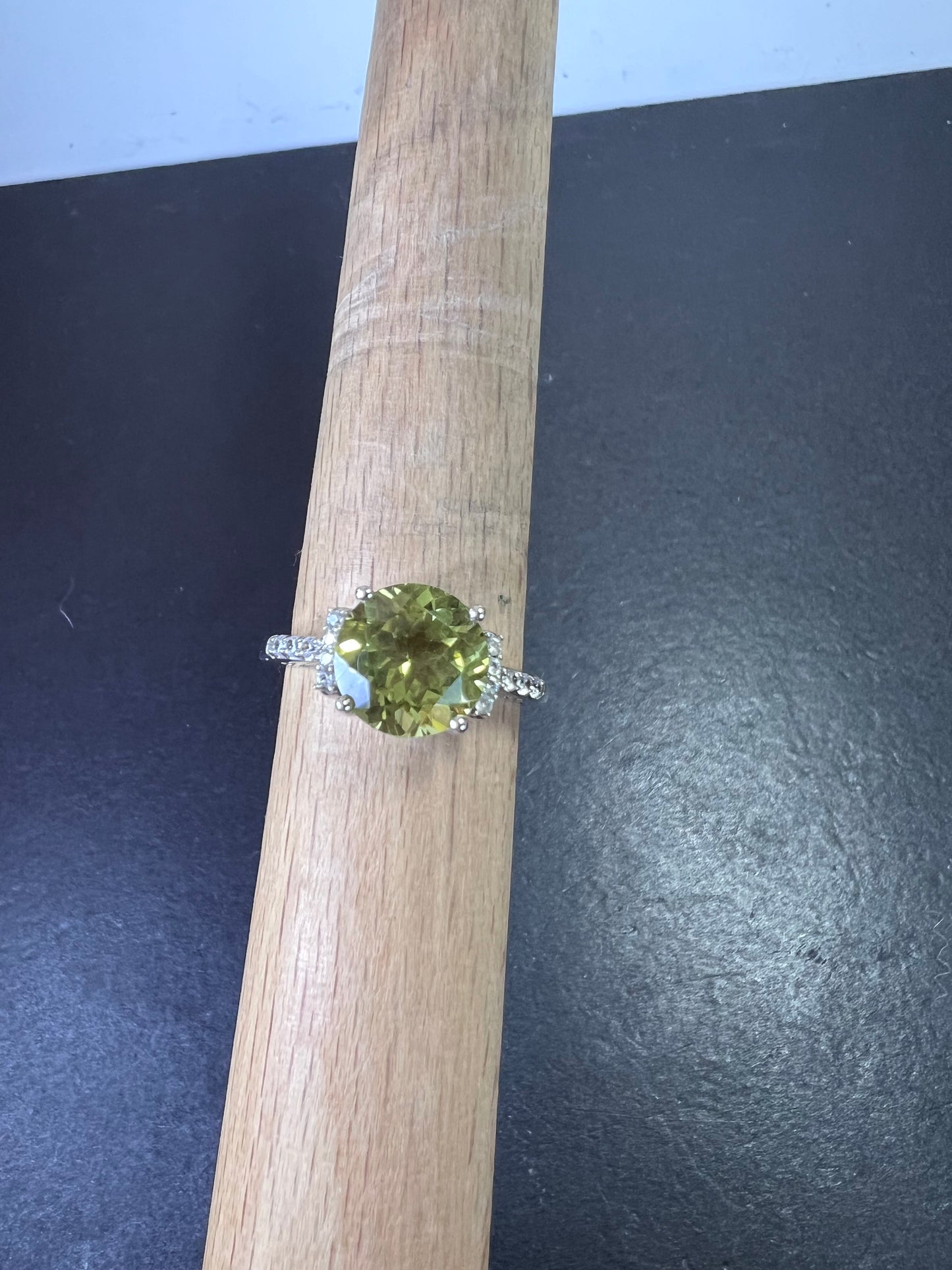 Ouro verde / lemon Quartz and white zircon sterling ring size 9