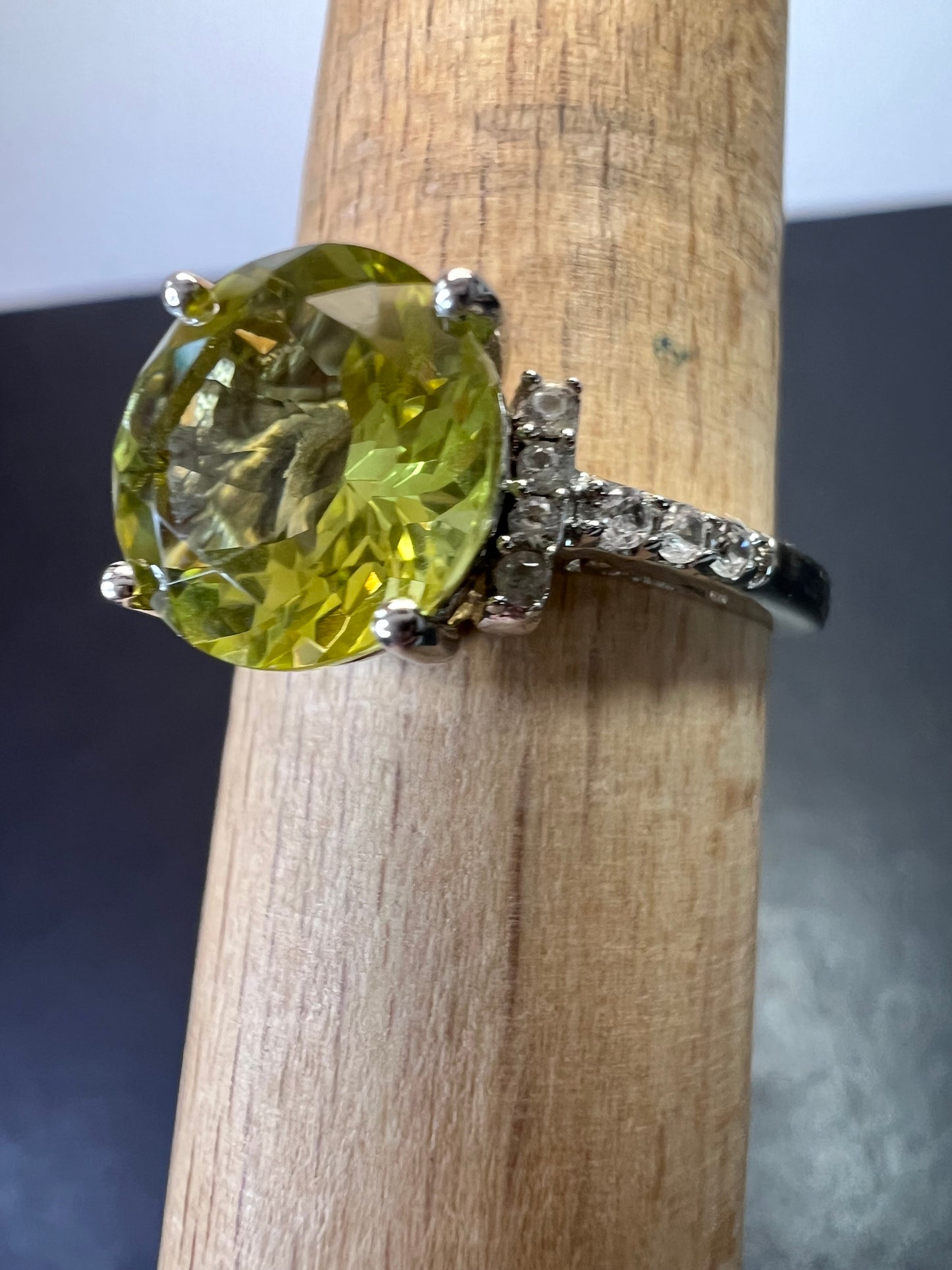 Ouro verde / lemon Quartz and white zircon sterling ring size 9