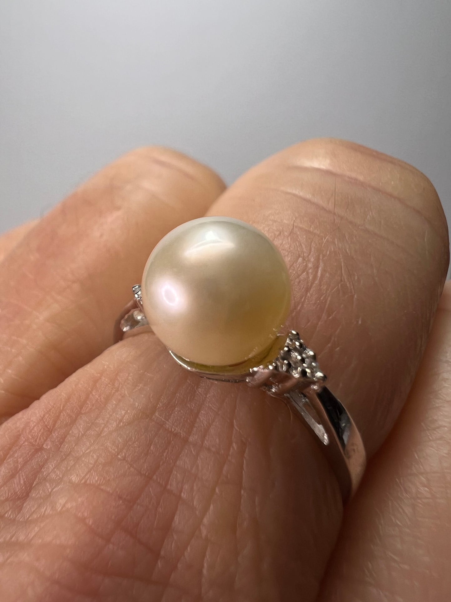 White cultured pearl and diamond sterling silver ring size 8