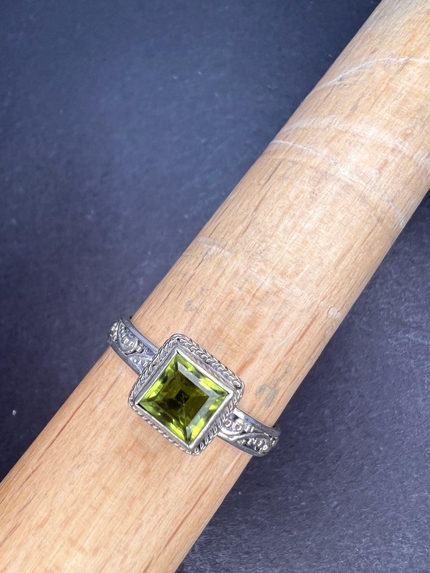 Sarda designer peridot and sterling silver ring size 9