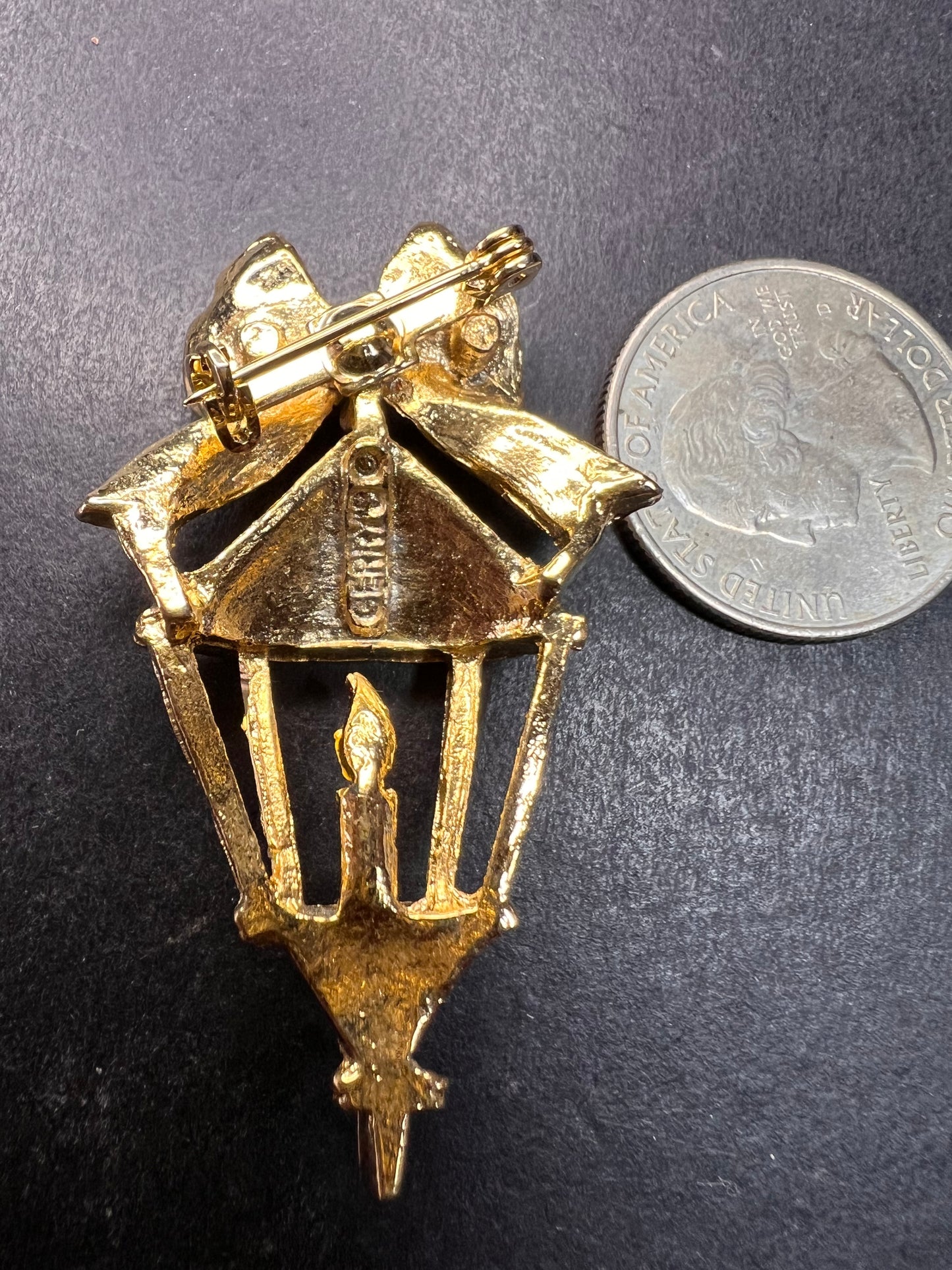 Vintage Gerry’s Christmas Lantern Bow Brooch Gold Tone Holiday Pin