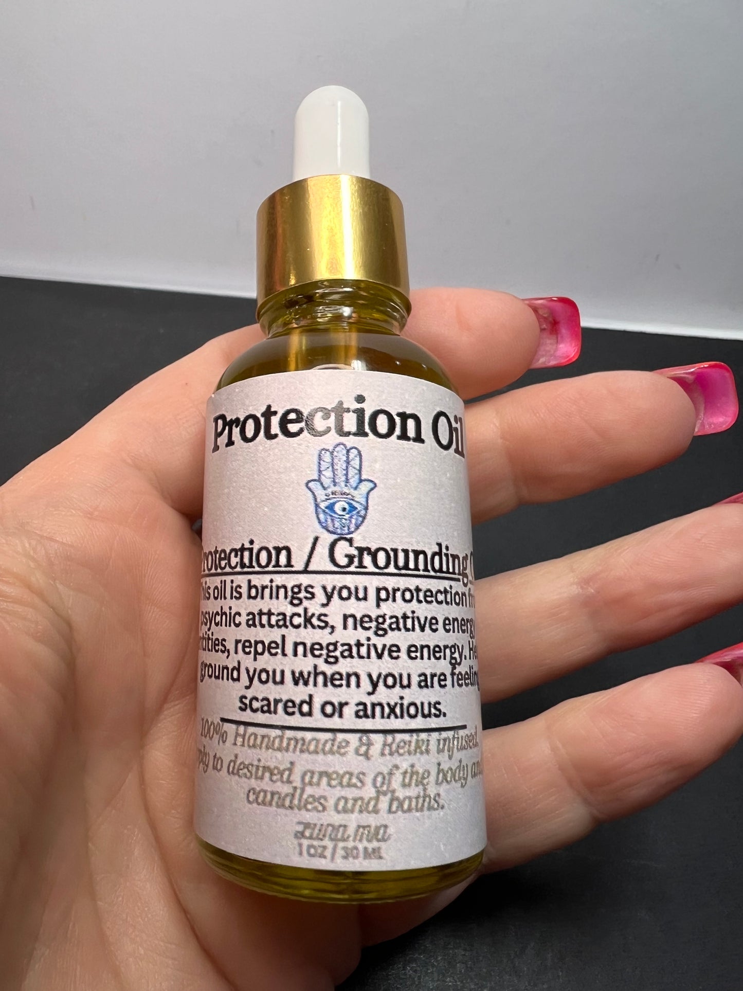 Protection and grounding oil by Luna Mia