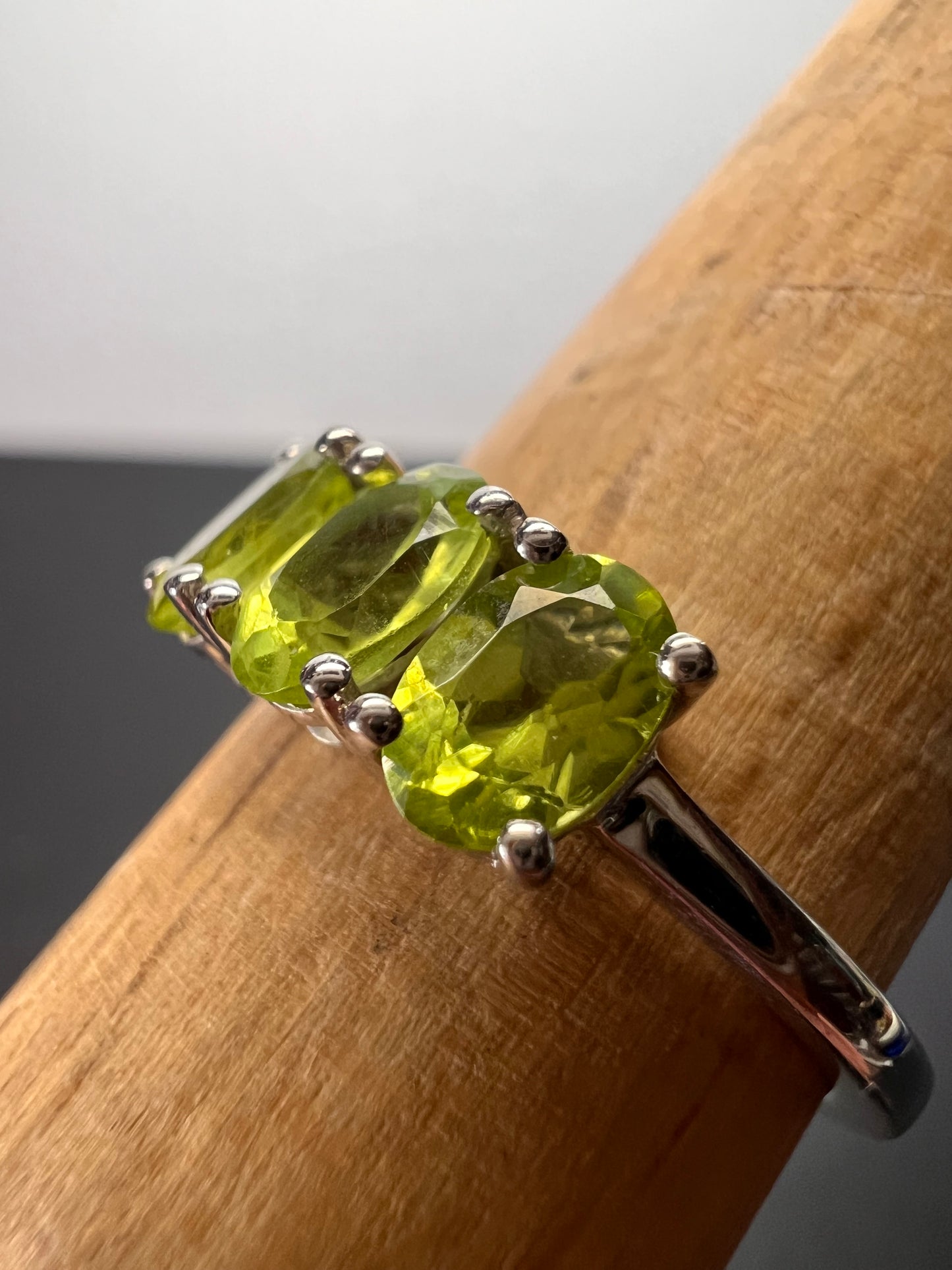 Peridot trilogy ring in platinum over Sterling silver size 7 *NEW*