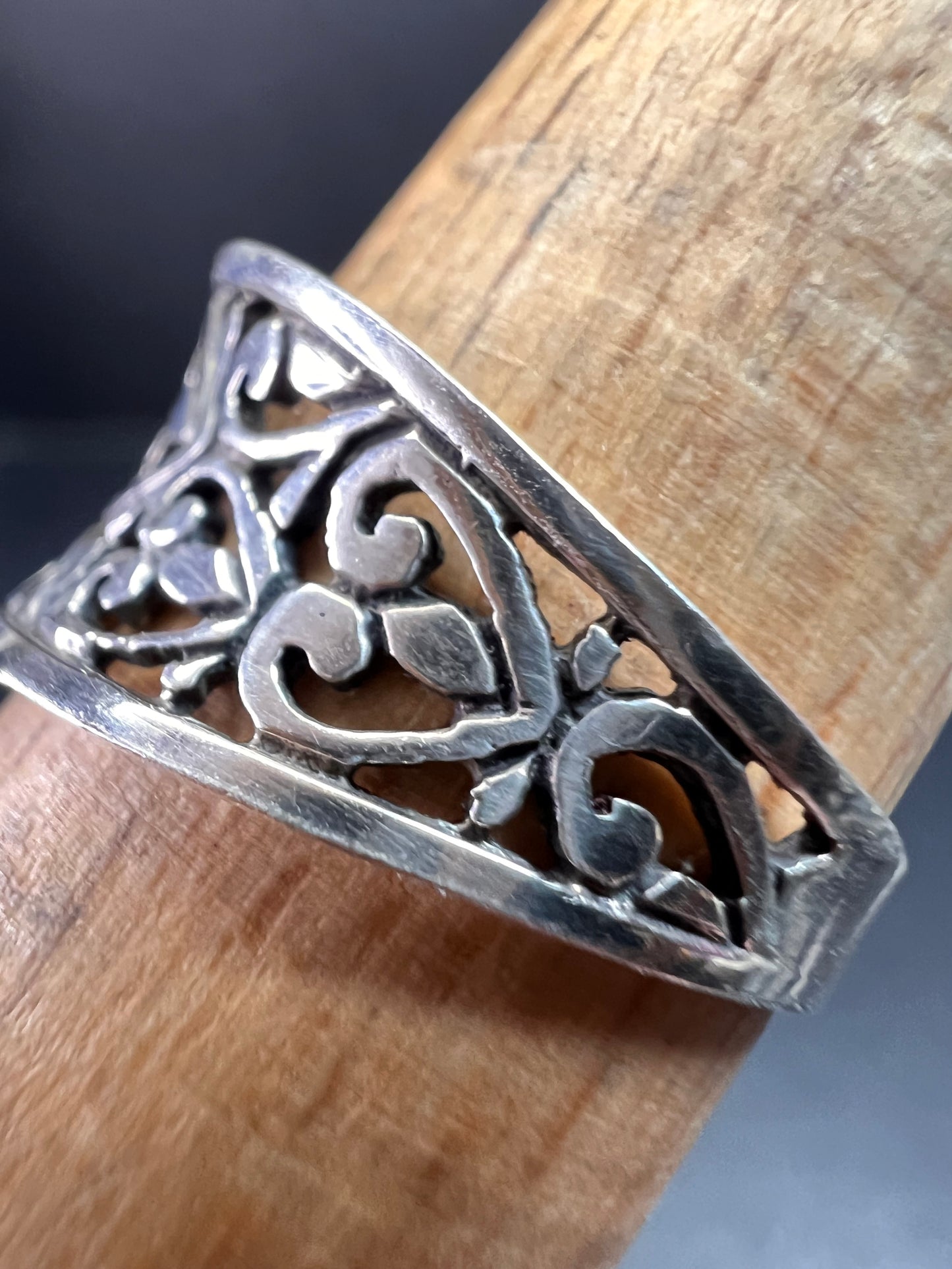 Vintage Sterling Silver Scrollwork Delicate Design Ring Size 8