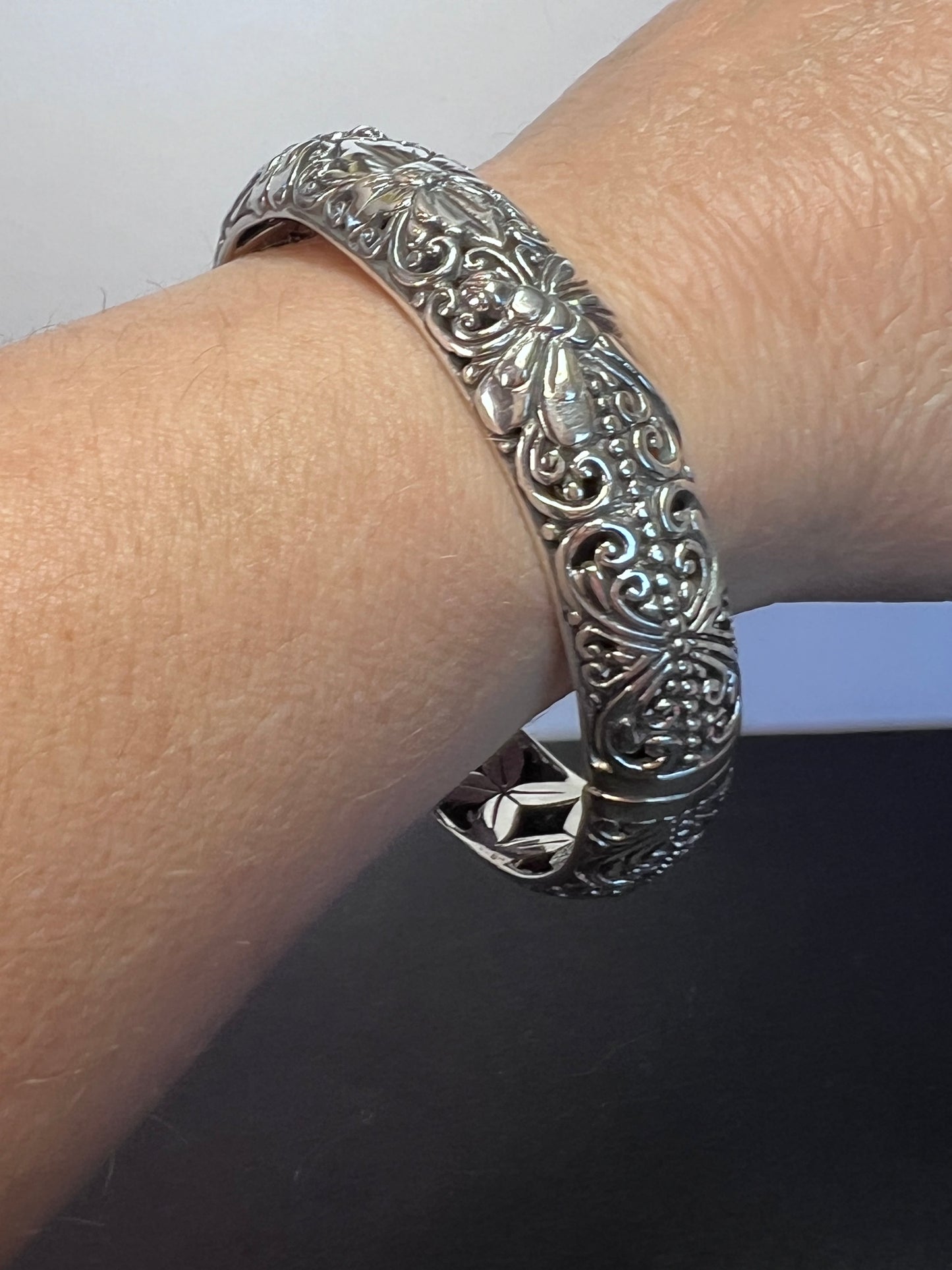 Bali Sterling silver dragonfly flower bangle bracelet