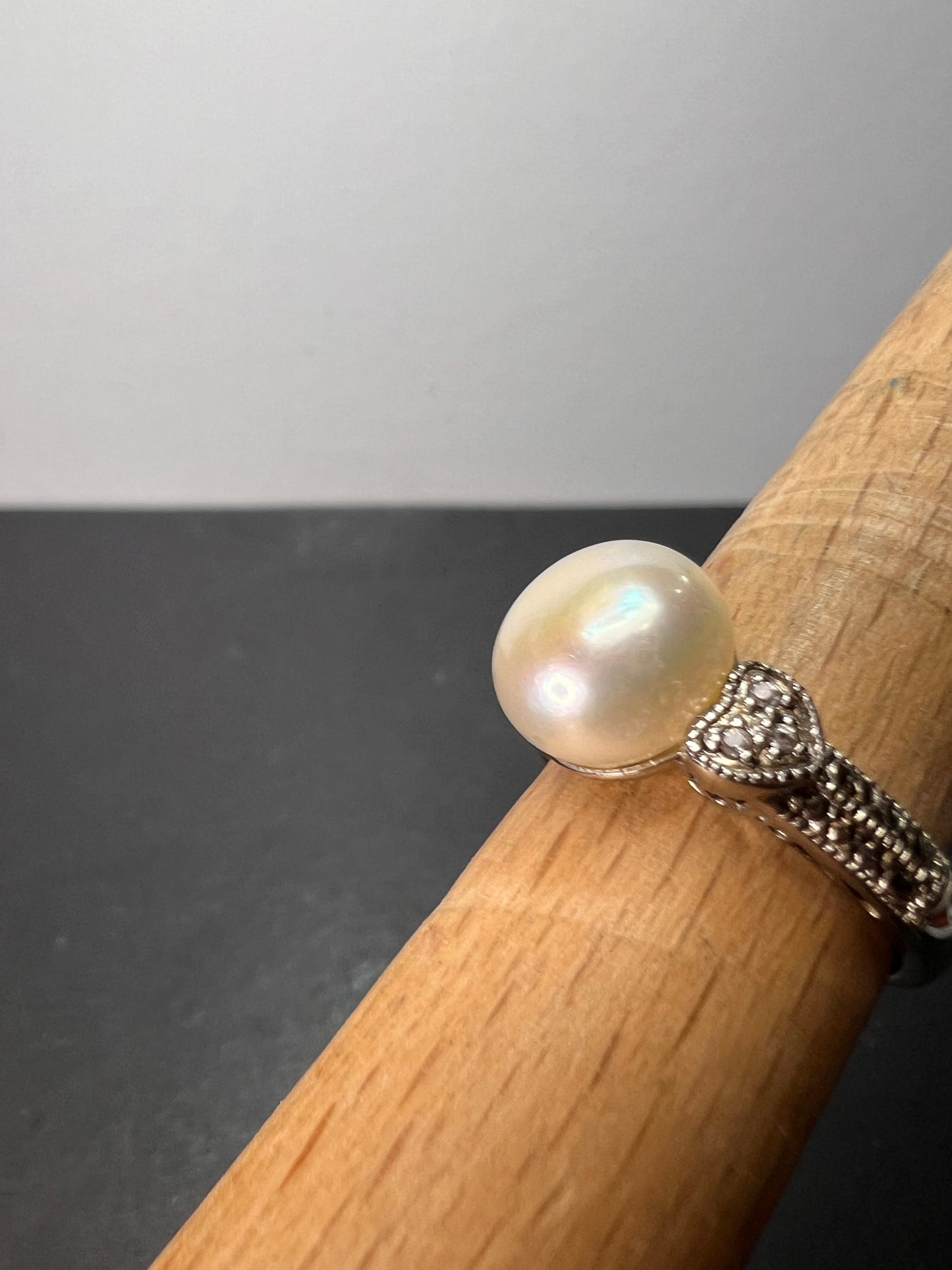 White Cultured Freshwater Pearl And White Topaz Sterling Silver Ring size 8