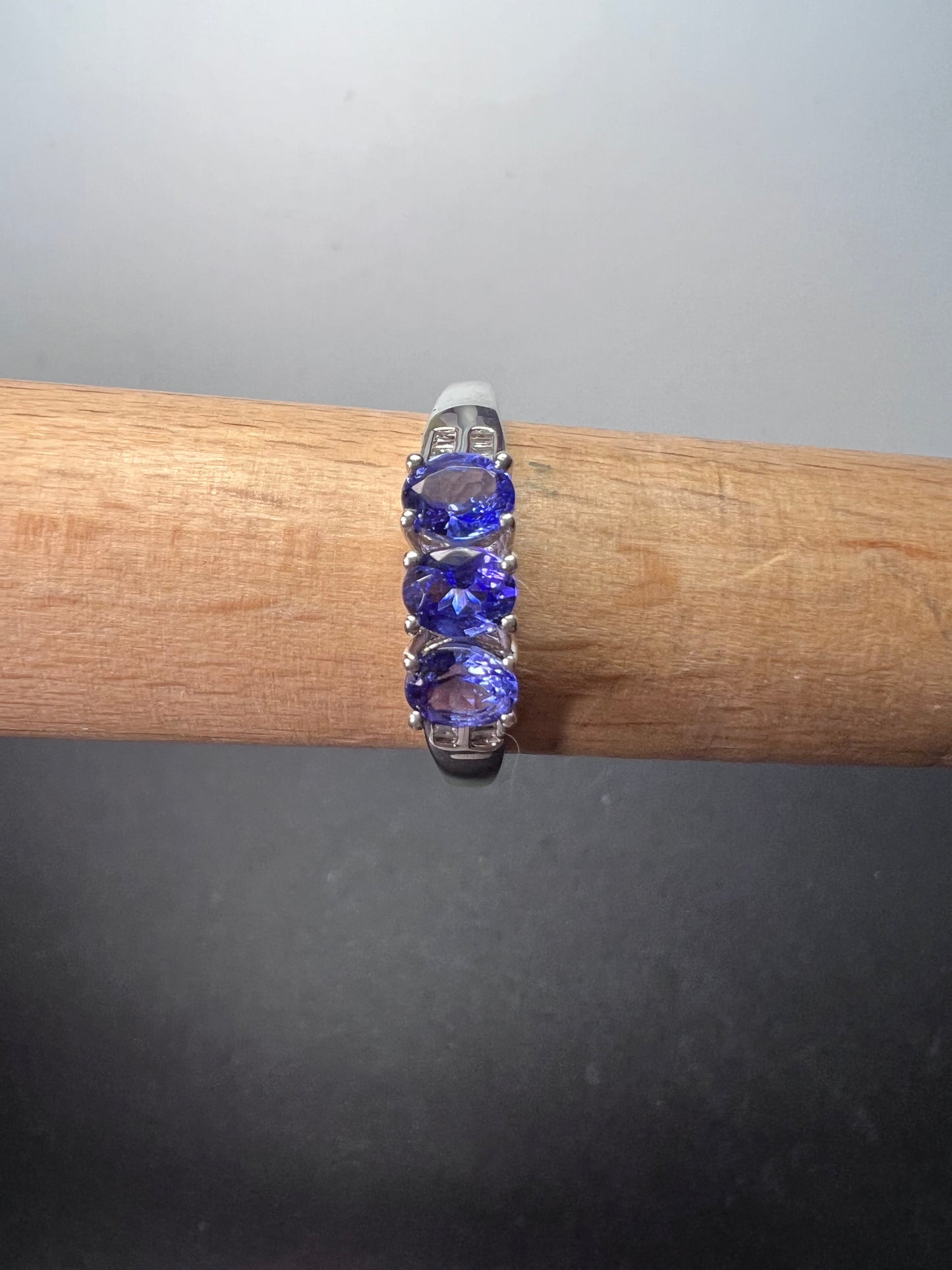 Tanzanite and diamond ring In sterling silver size 9