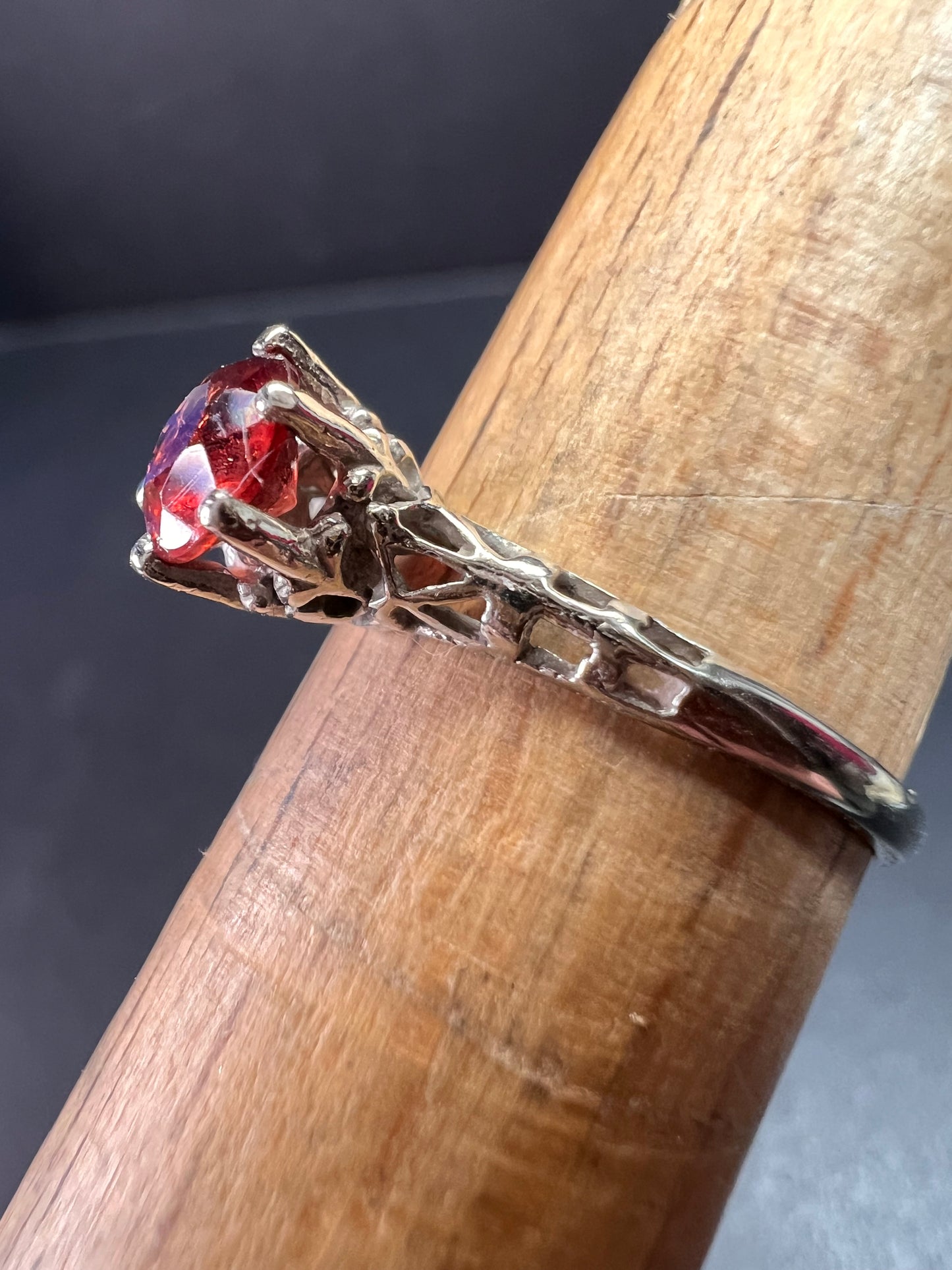 Vintage 10k White Gold Garnet Solitaire Ring – Size 6.5 – Magnolia Jewelry