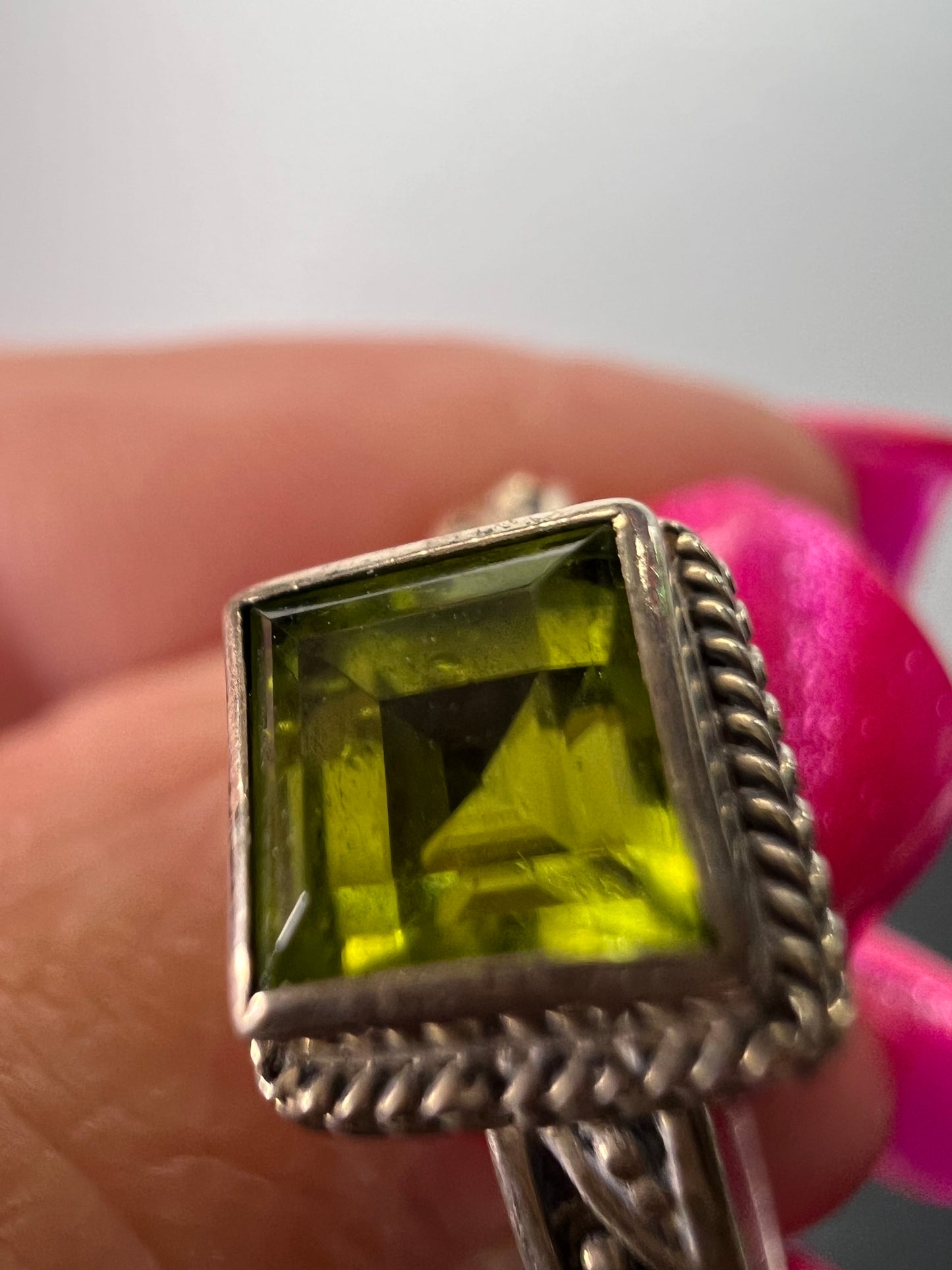 Sarda designer peridot and sterling silver ring size 9