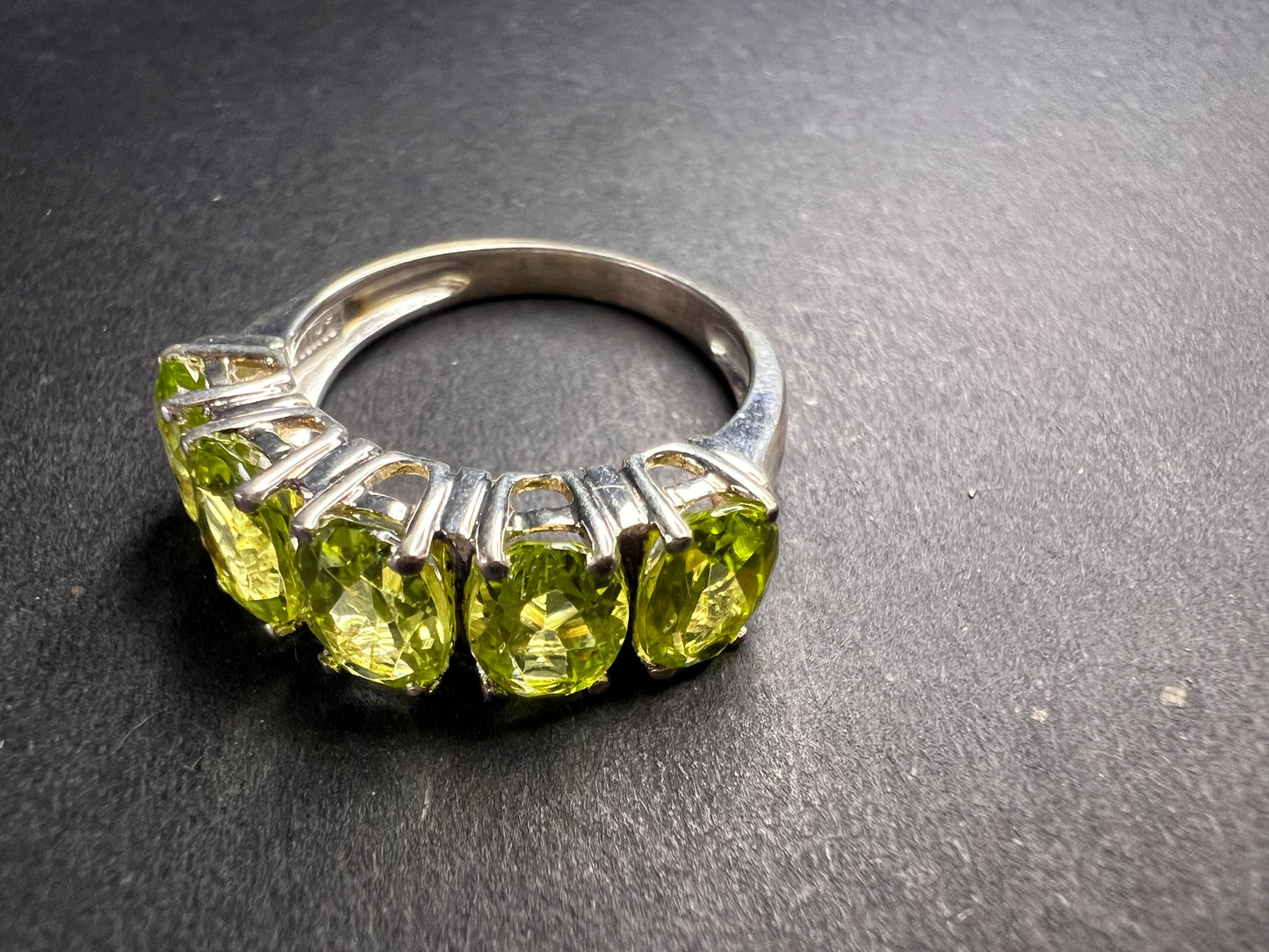 Vintage peridot five stone sterling silver ring size 7