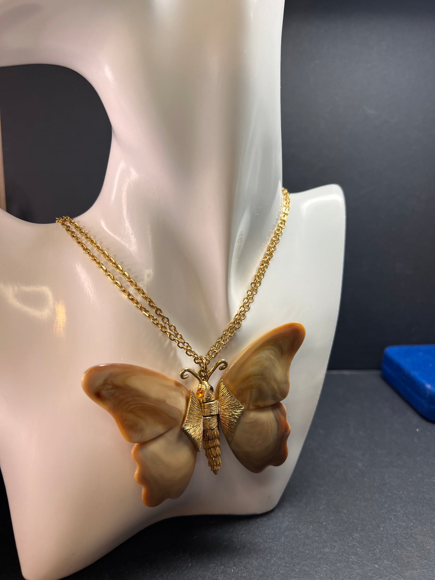 Vintage 70s Articulated Butterfly Necklace | Root Beer Marbled Wings 26"