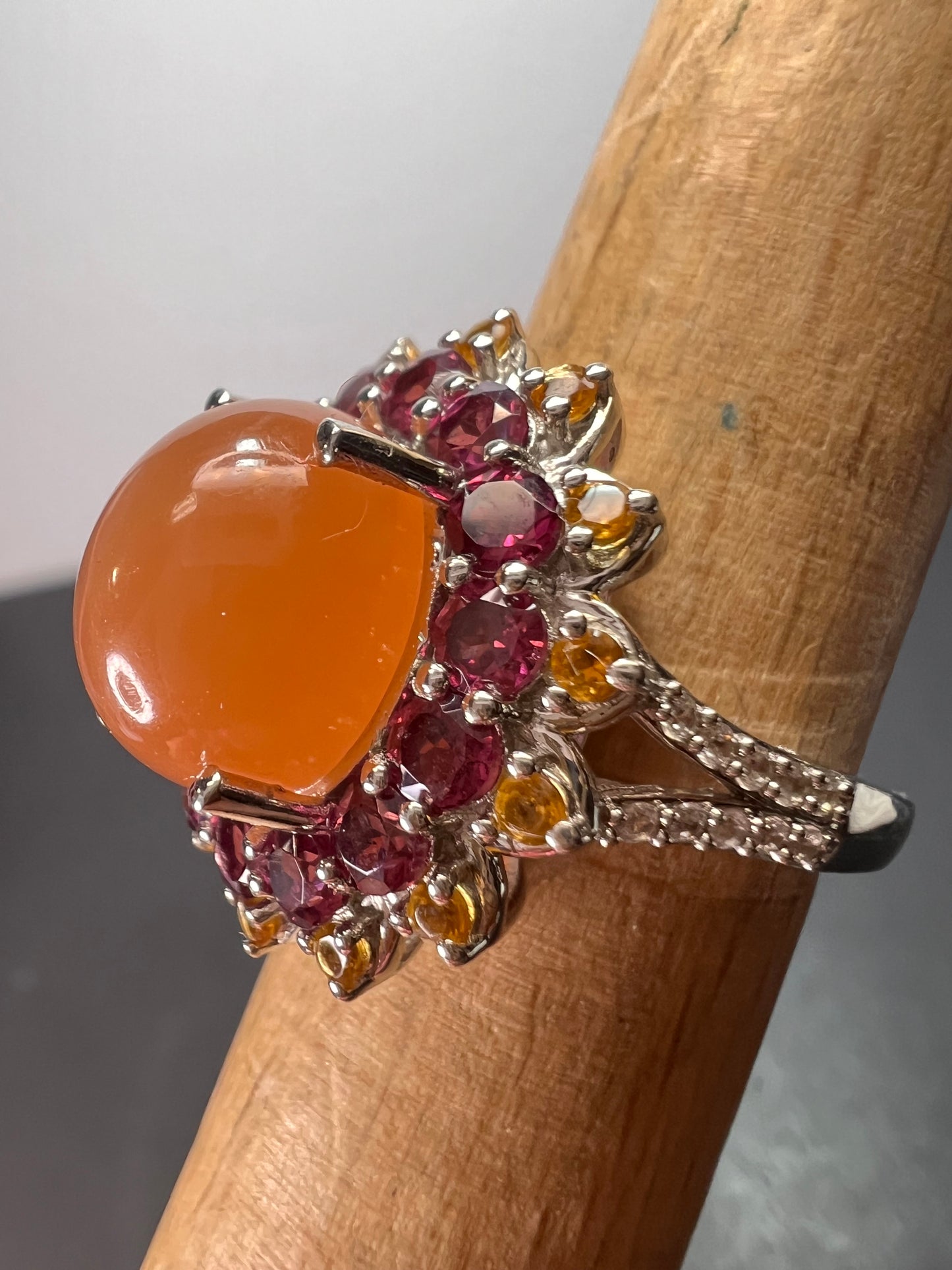 Peach moonstone and raspberry rhodolite garnet sunburst ring in platinum over sterling silver size 7 *NEW*