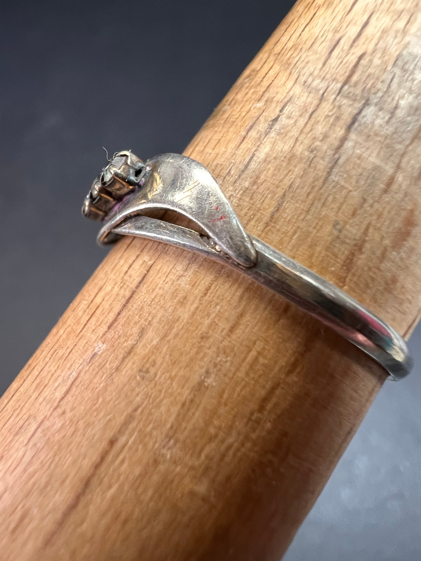 Vintage sterling silver ring with glass stones size 8