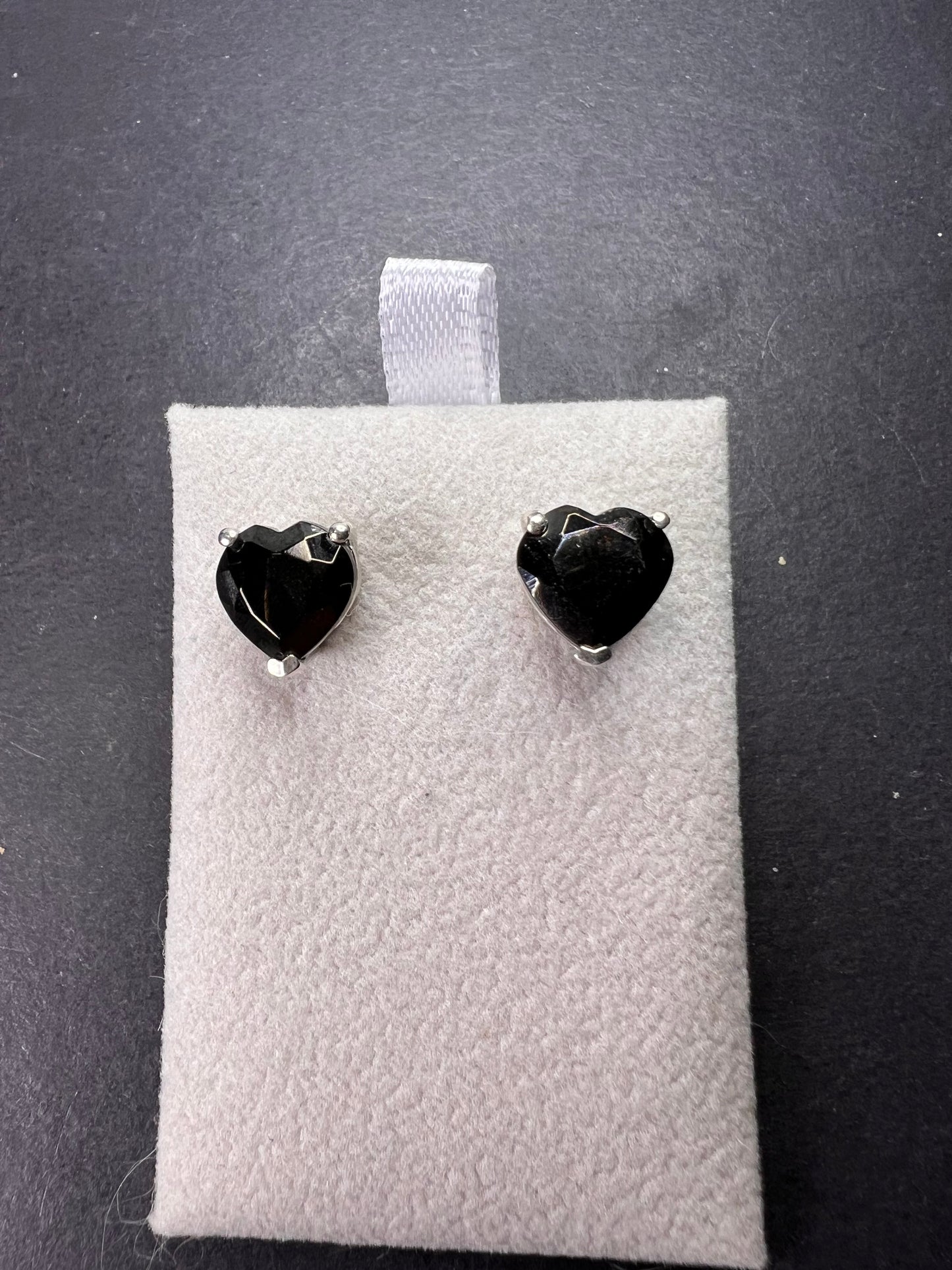 Elite shungite heart shaped solitaire earrings in platinum over sterling silver *NEW*