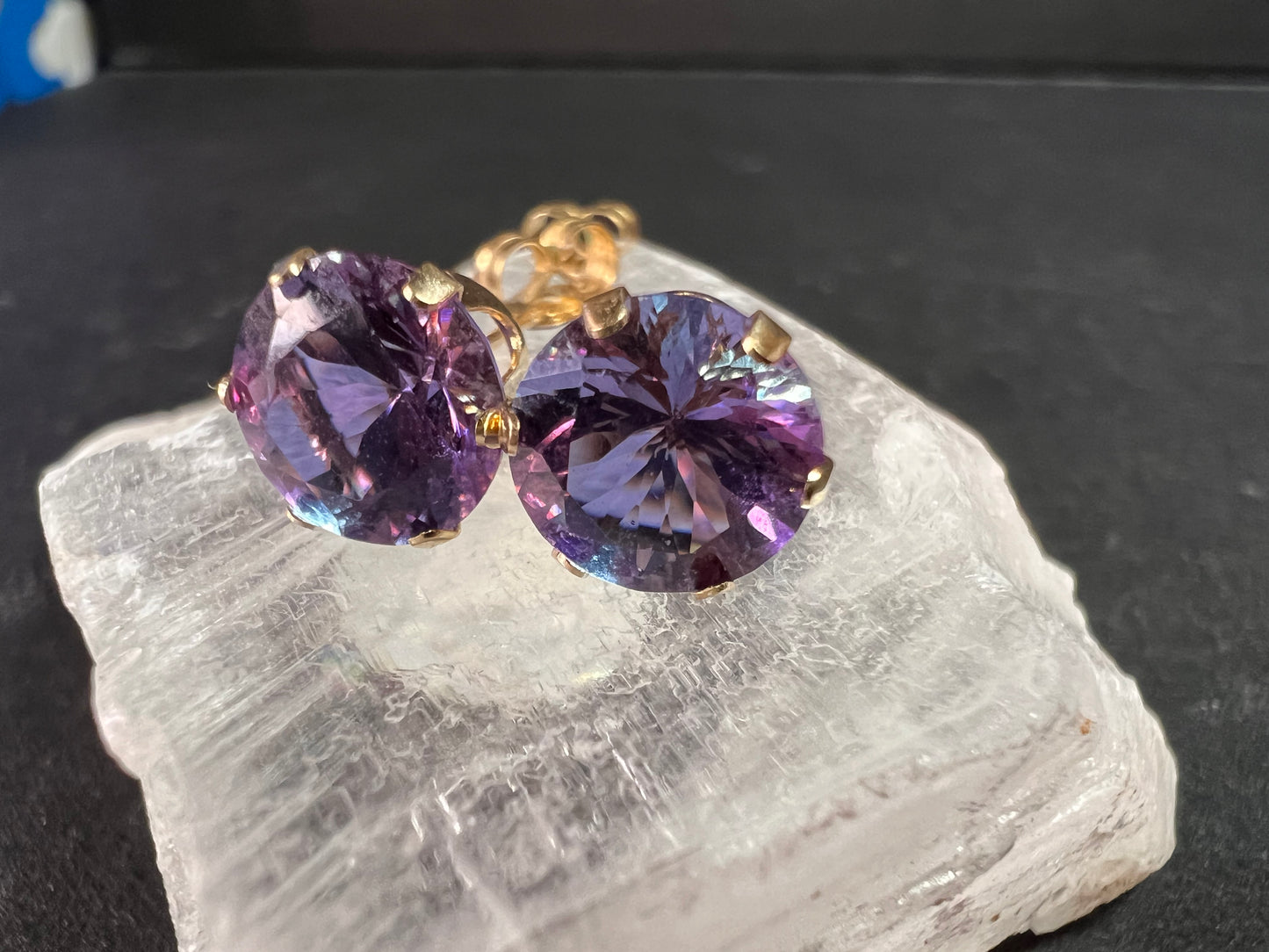 Like New 14K Yellow Gold Color Shift CZ Stud Earrings 8.2mm