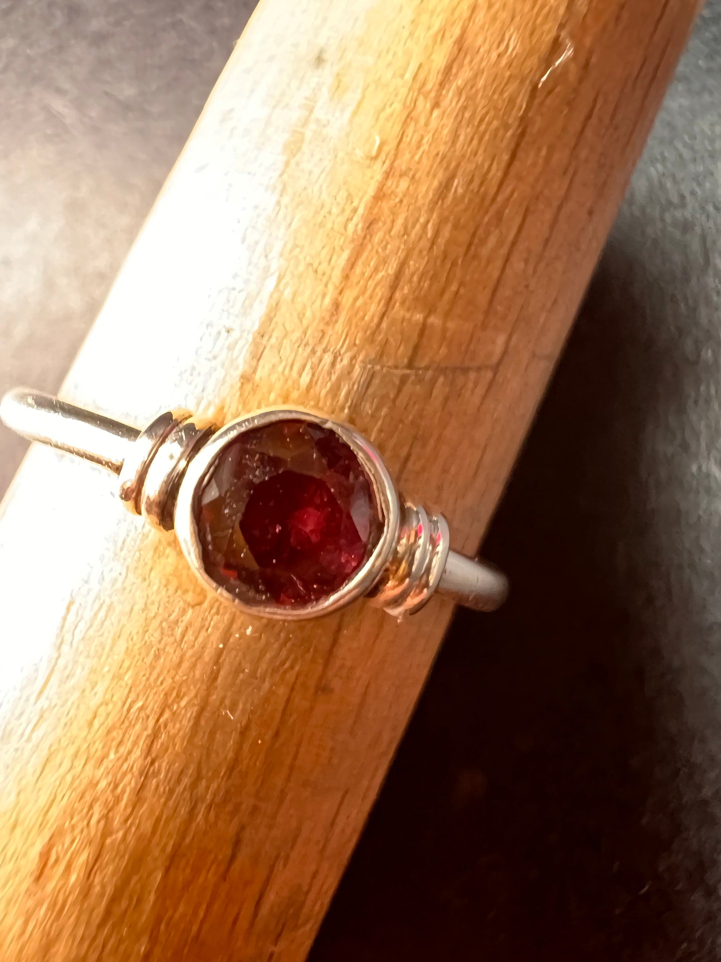 Vintage sterling silver garnet solitaire garnet ring size 7.5