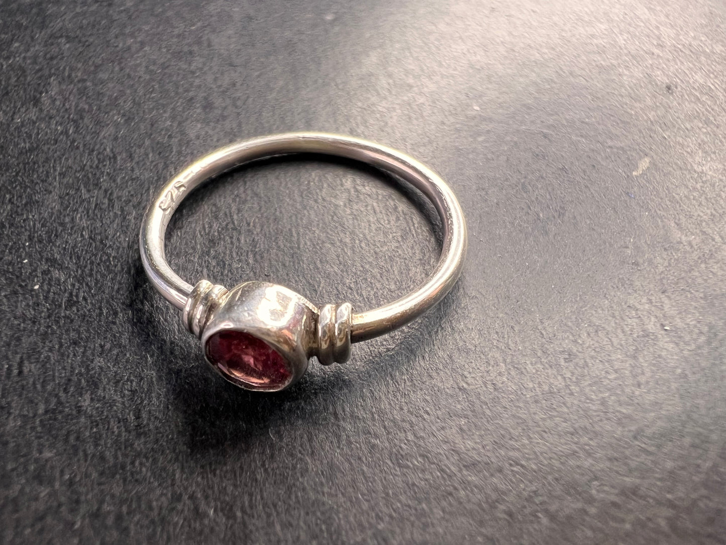 Vintage sterling silver garnet solitaire garnet ring size 7.5