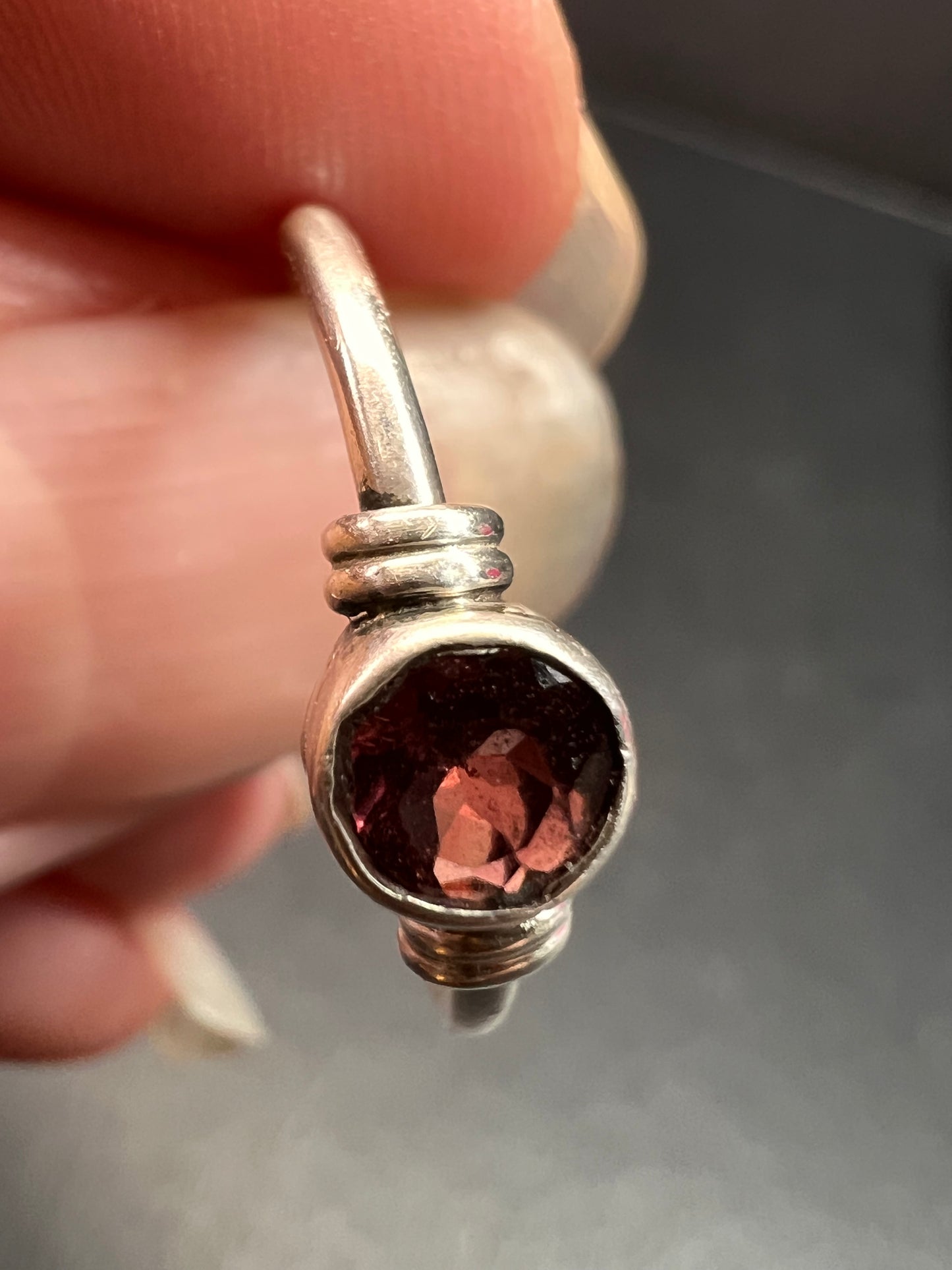Vintage sterling silver garnet solitaire garnet ring size 7.5