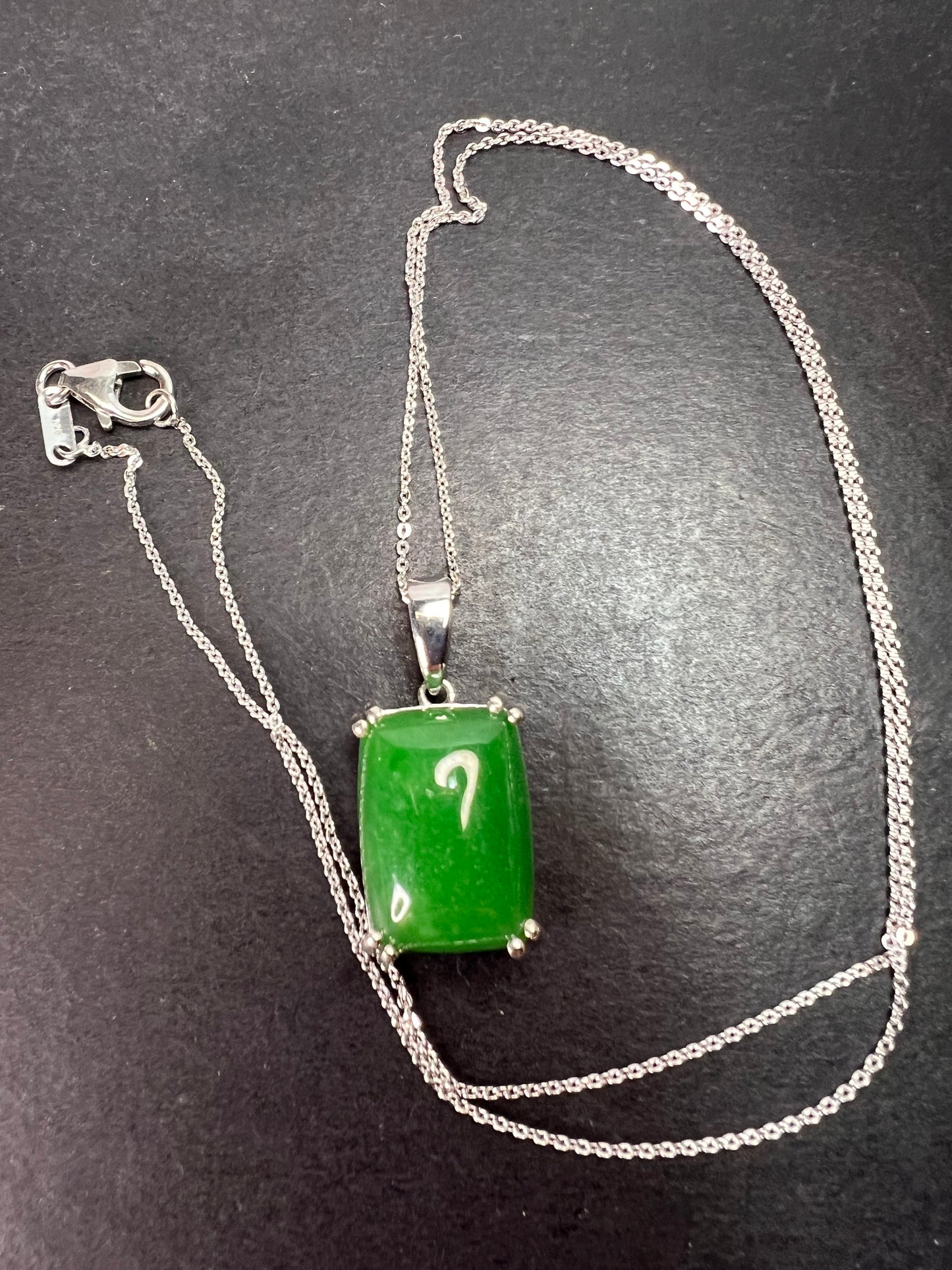 Green Jade solitaire pendant and chain necklace in platinum over sterling silver 20 inch *NEW*