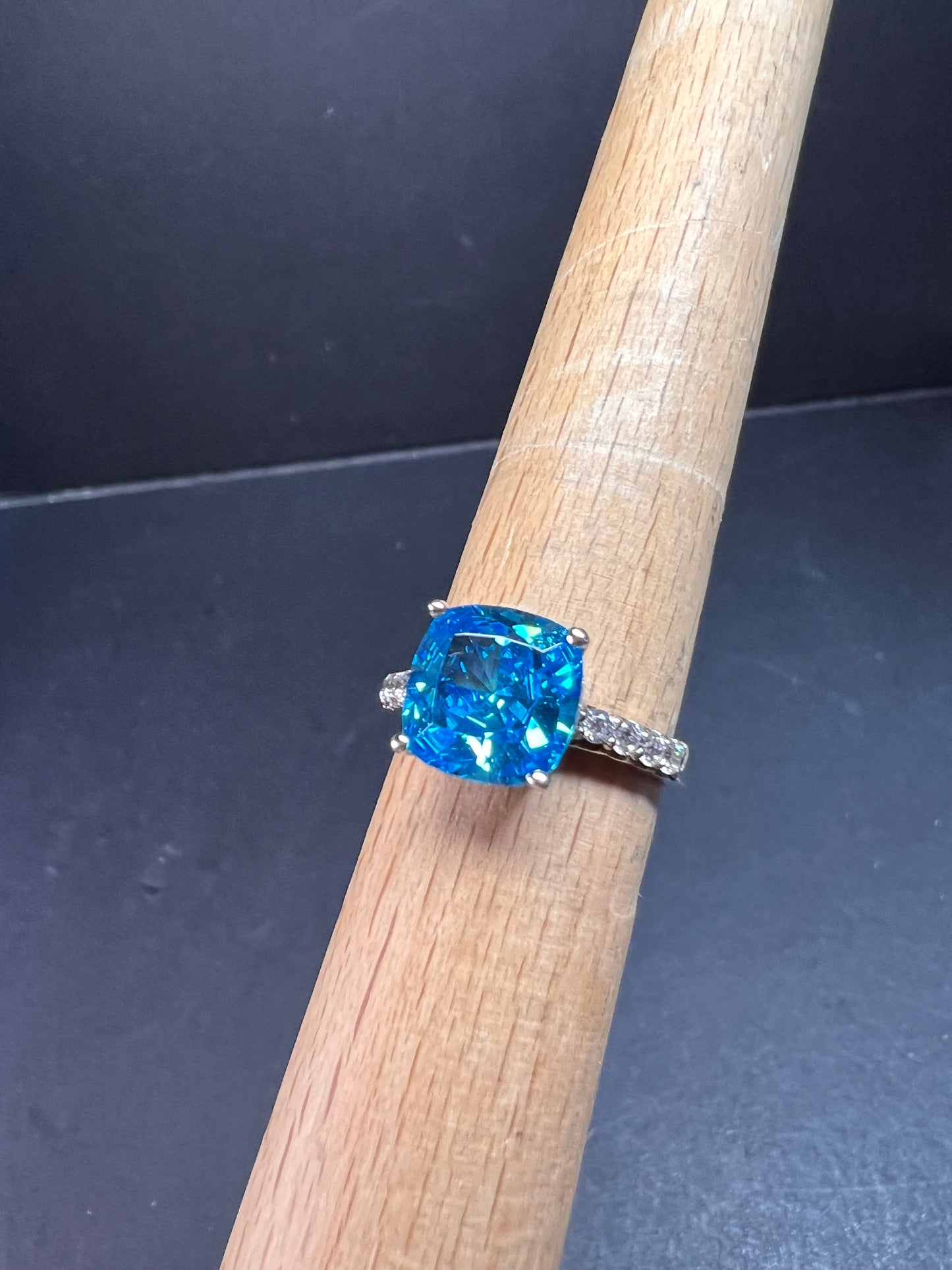Aqua blue CZ sterling silver ring size 8