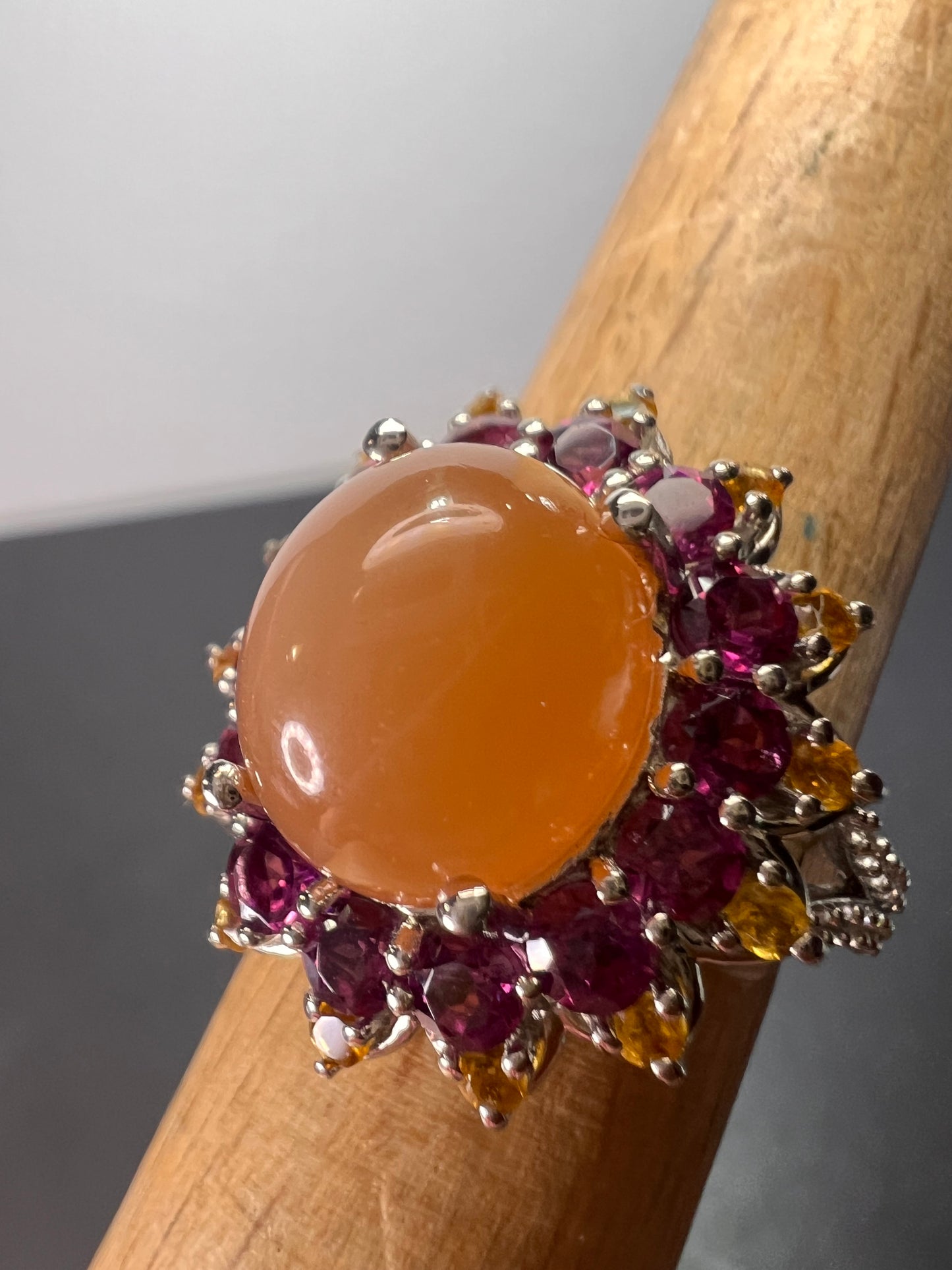 Peach moonstone and raspberry rhodolite garnet sunburst ring in platinum over sterling silver size 7 *NEW*