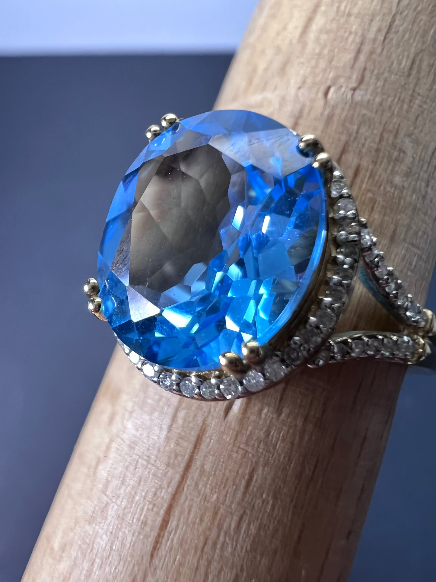 Swiss blue topaz and diamond 10k gold halo ring size 9