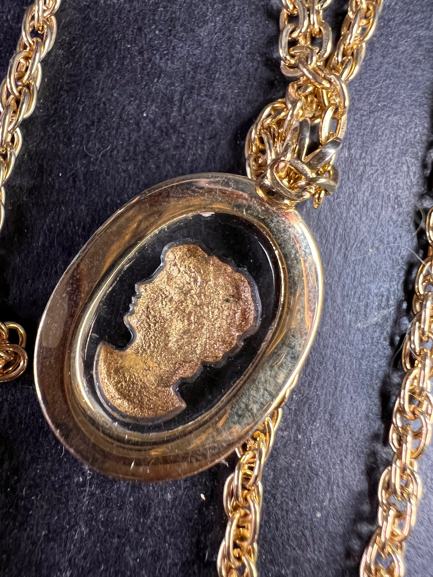 Vintage Gold Tone Roman Cameo Pendant Necklace 24 Inch Chain