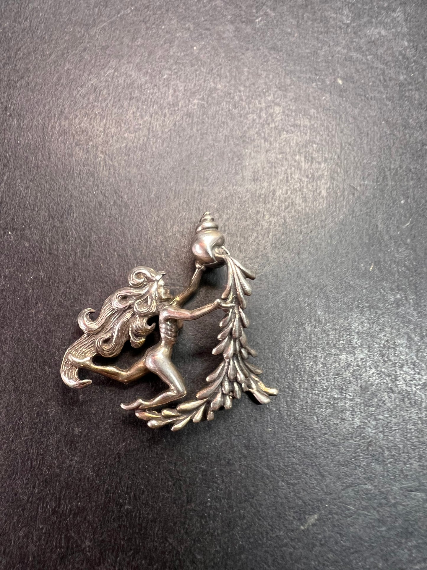 Vintage Sterling Silver Aquarius Water Bearer Zodiac Pendant 3.38g