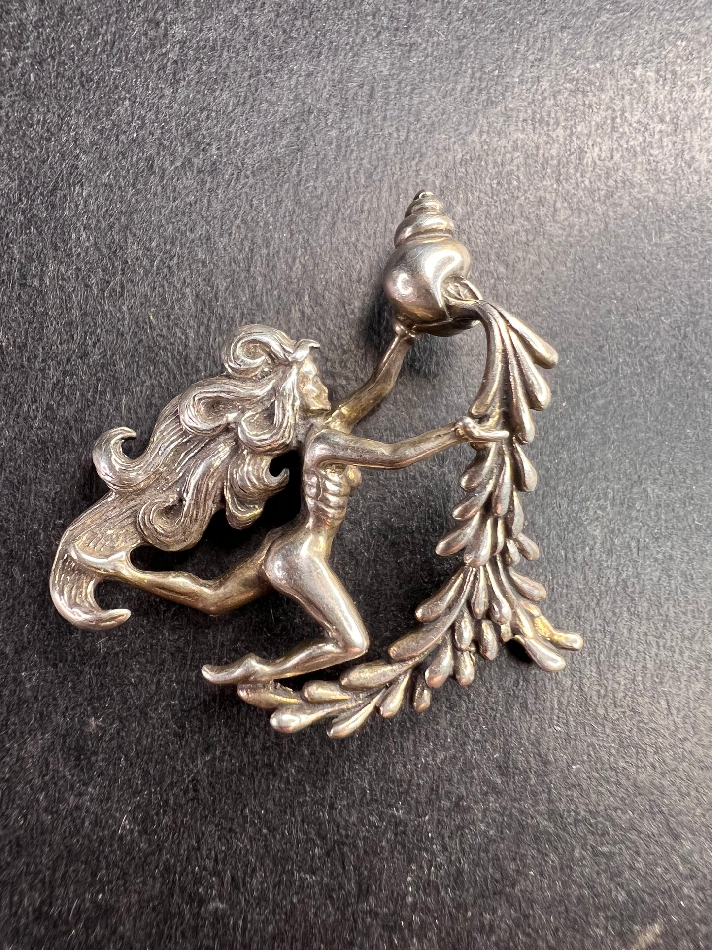 Vintage Sterling Silver Aquarius Water Bearer Zodiac Pendant 3.38g