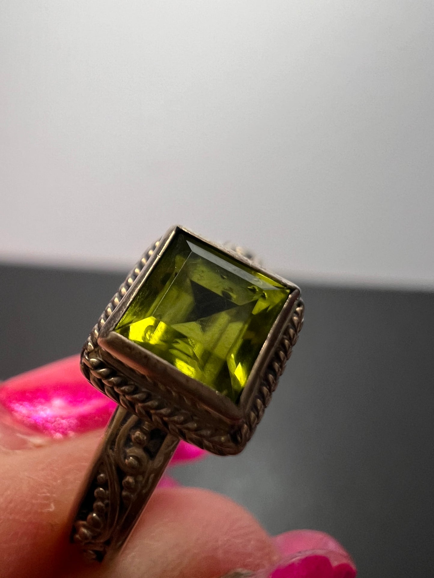 Sarda designer peridot and sterling silver ring size 9