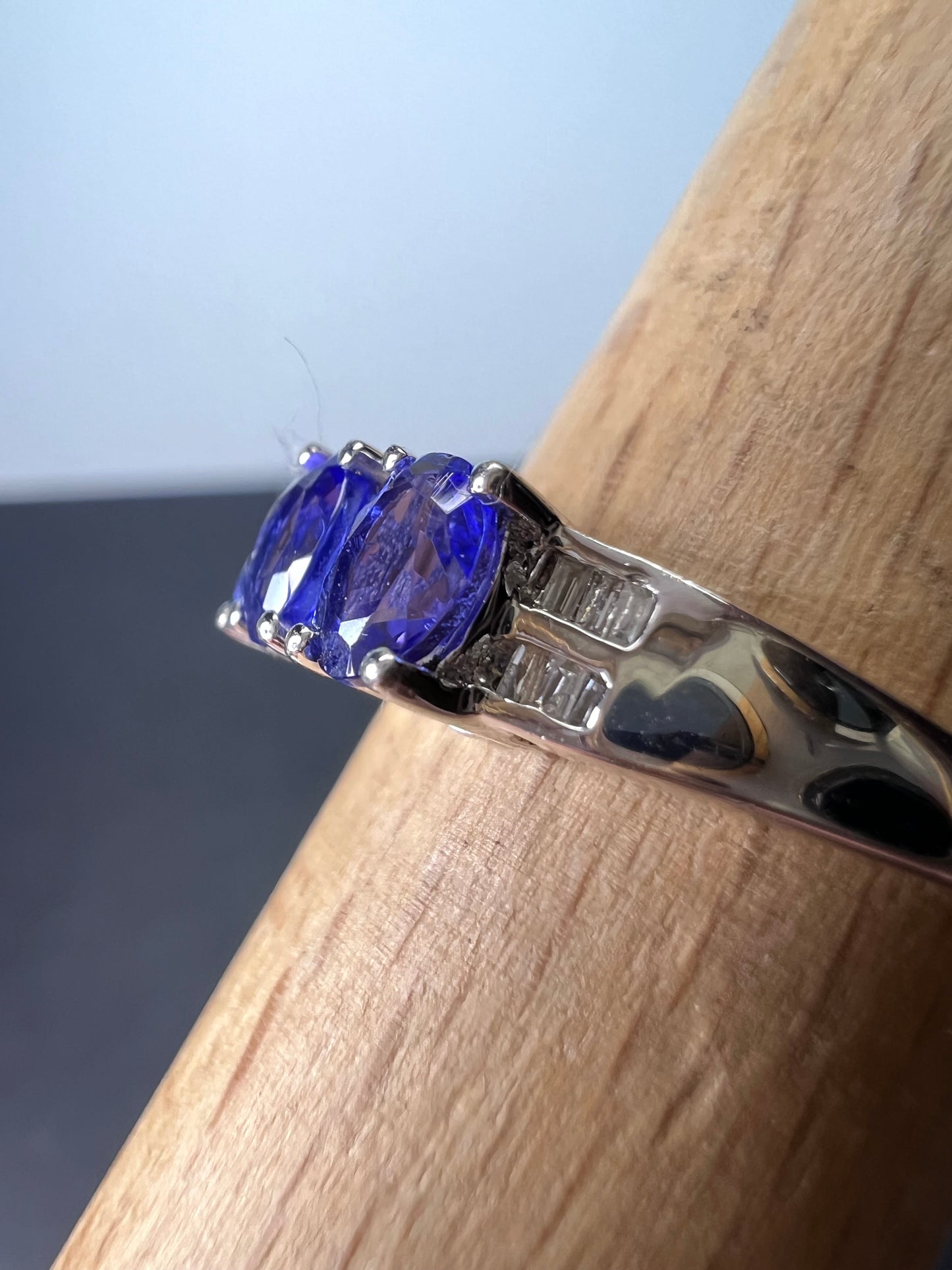 Tanzanite and diamond ring In sterling silver size 9