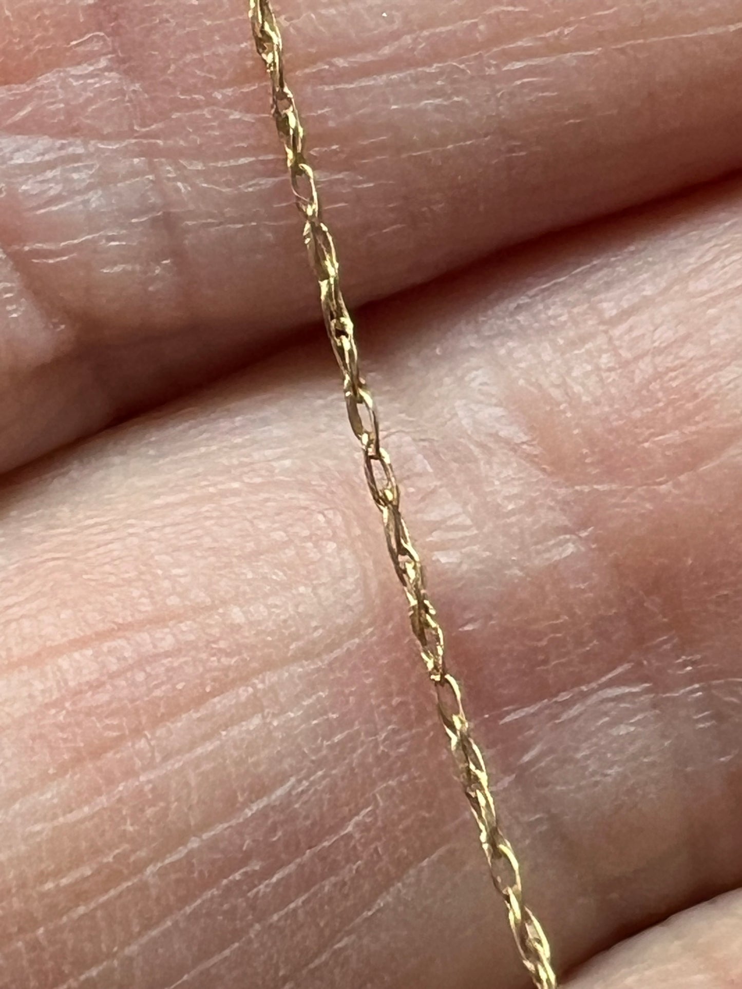 10k yellow gold chain 22 inches .53 grams