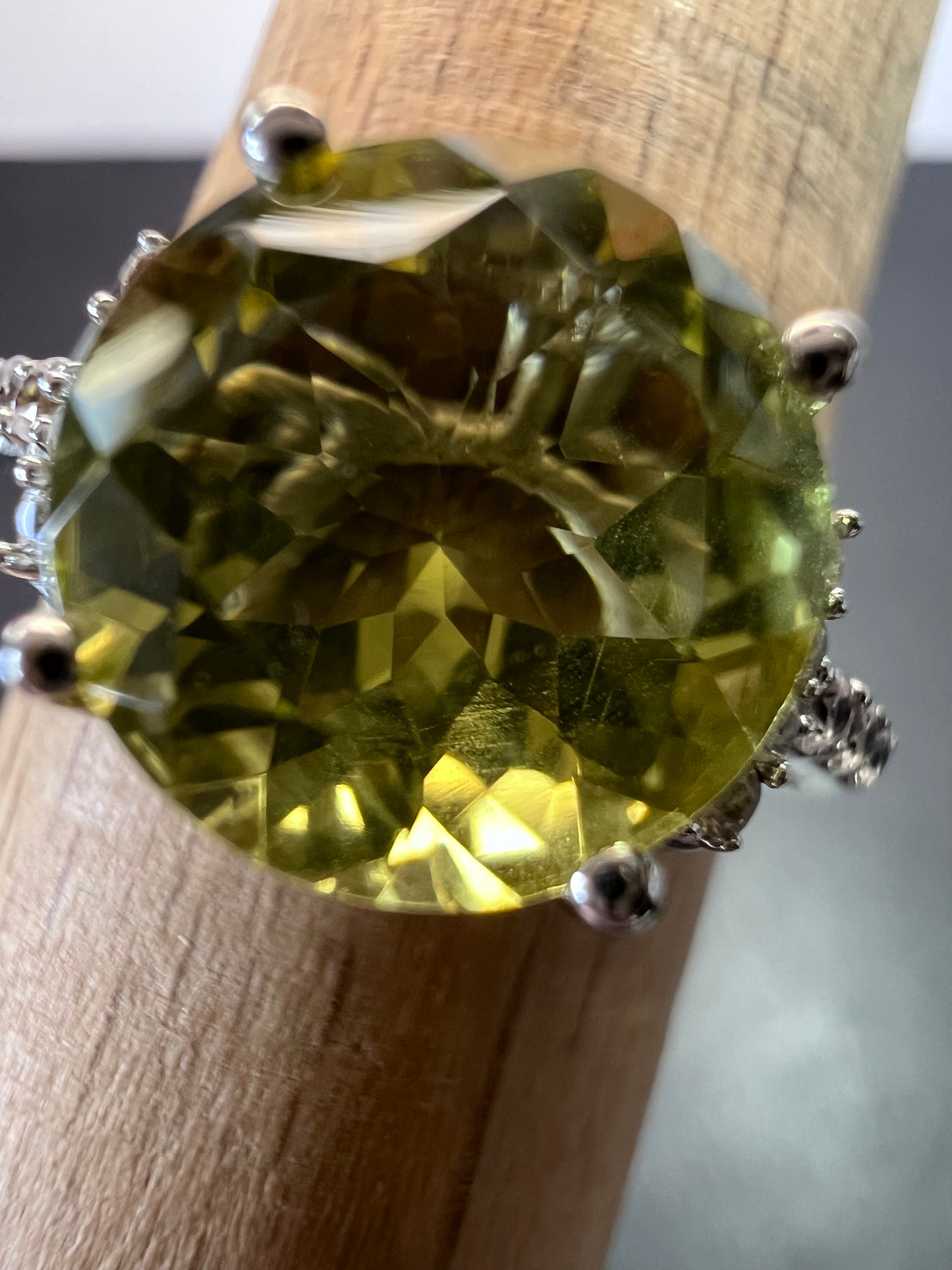 Ouro verde / lemon Quartz and white zircon sterling ring size 9