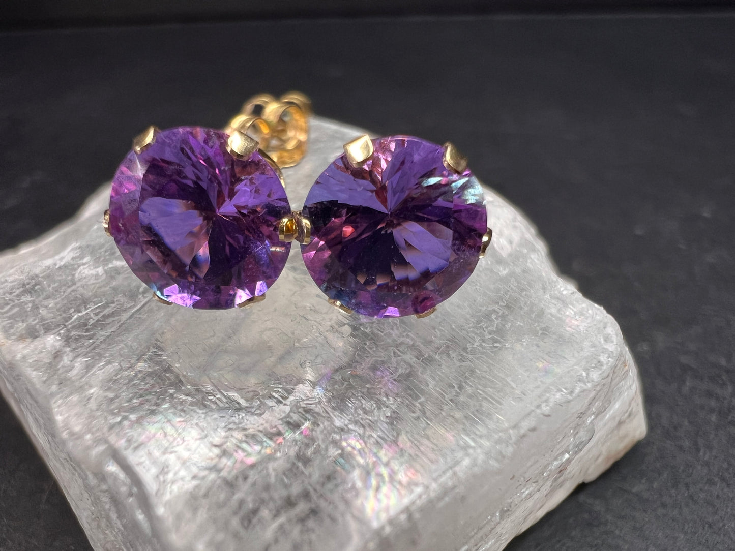 Like New 14K Yellow Gold Color Shift CZ Stud Earrings 8.2mm