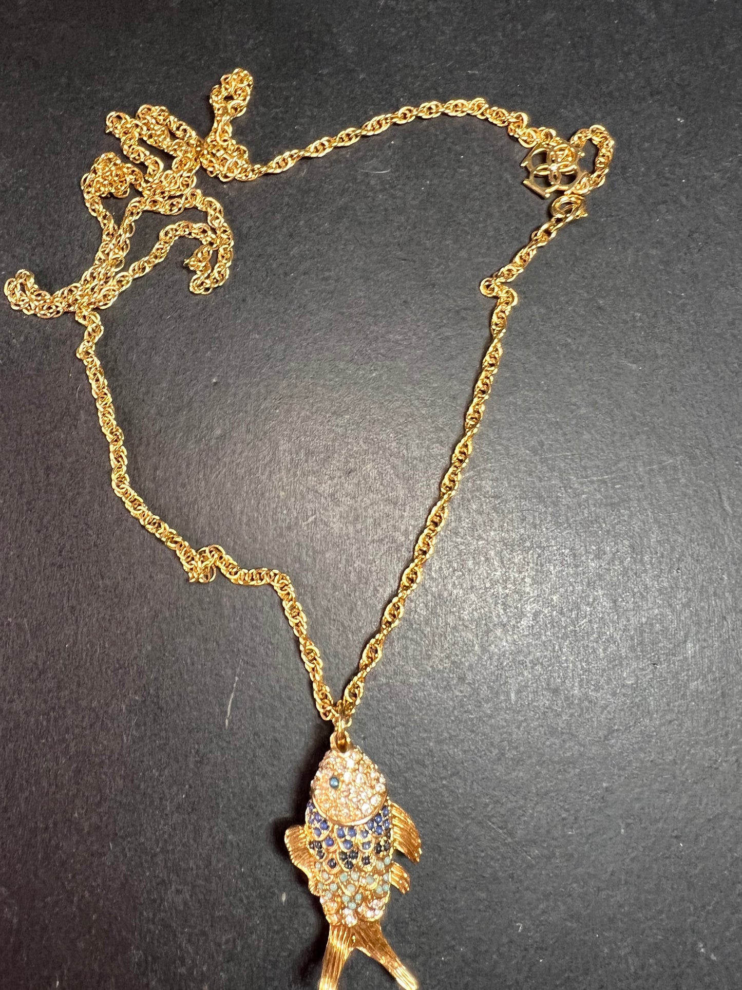 Vintage Ann Taylor gold tone fish pendant necklace