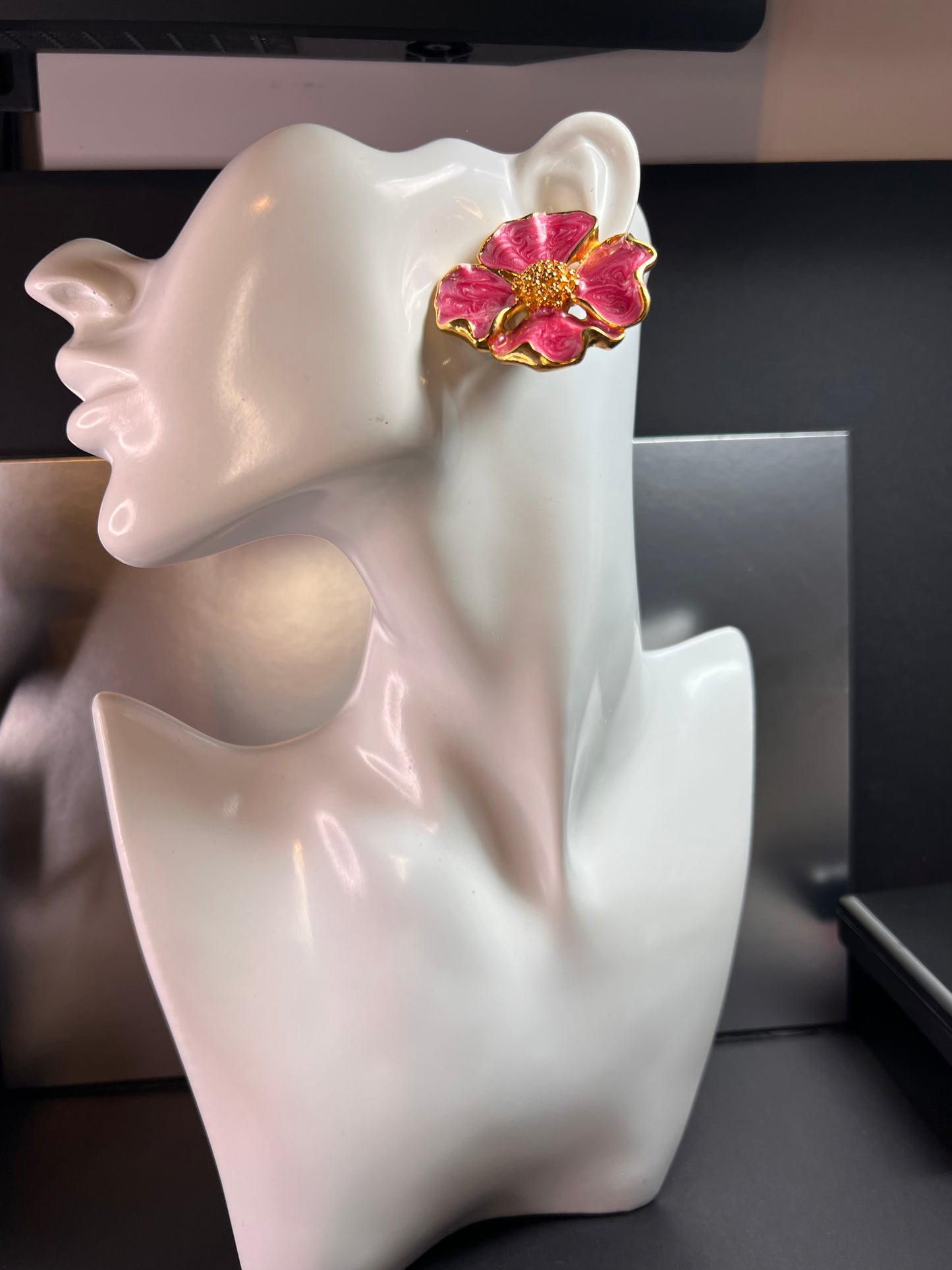 Vintage Avon Pink Dogwood Clip On Earrings Gold Tone Enamel Floral