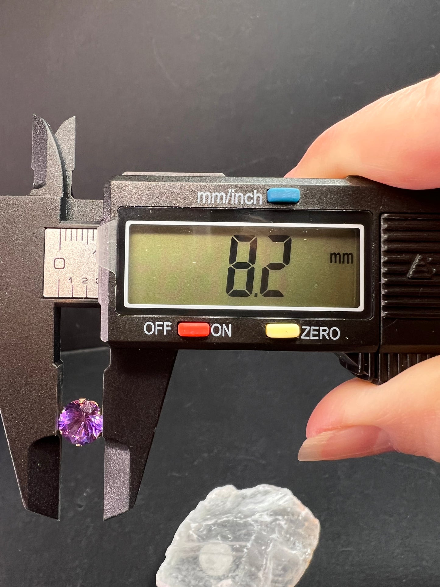 Like New 14K Yellow Gold Color Shift CZ Stud Earrings 8.2mm