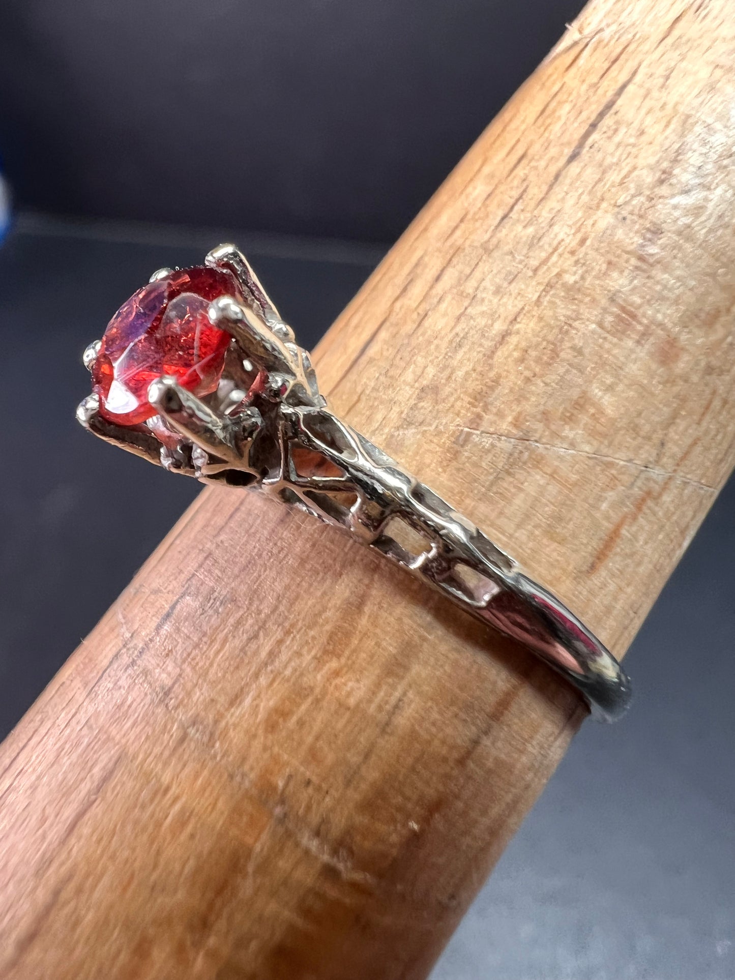 Vintage 10k White Gold Garnet Solitaire Ring – Size 6.5 – Magnolia Jewelry