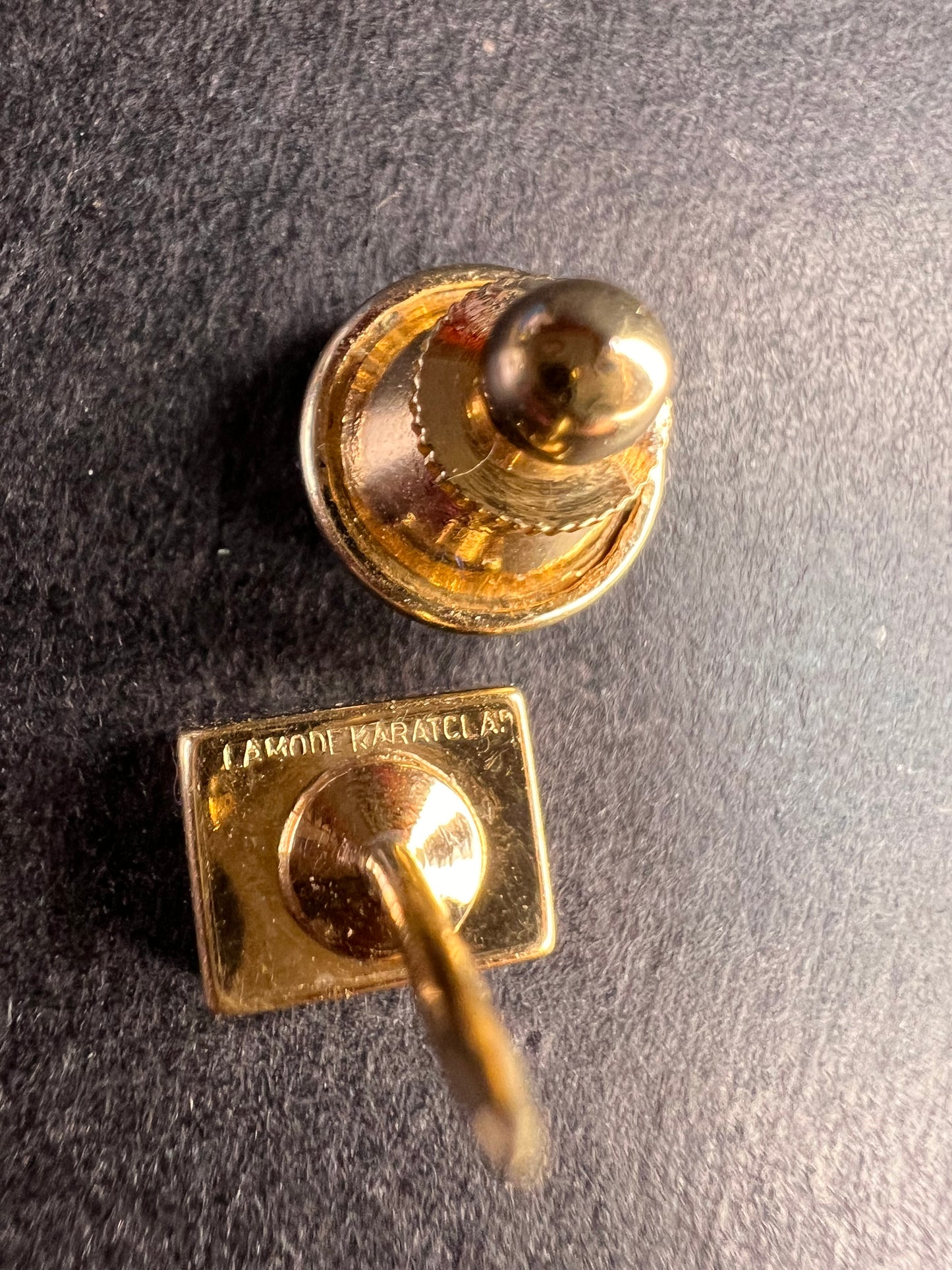 Vintage MCM La Mode Karatclad Nephrite Jade Gold Tone Rectangular Tie Tac