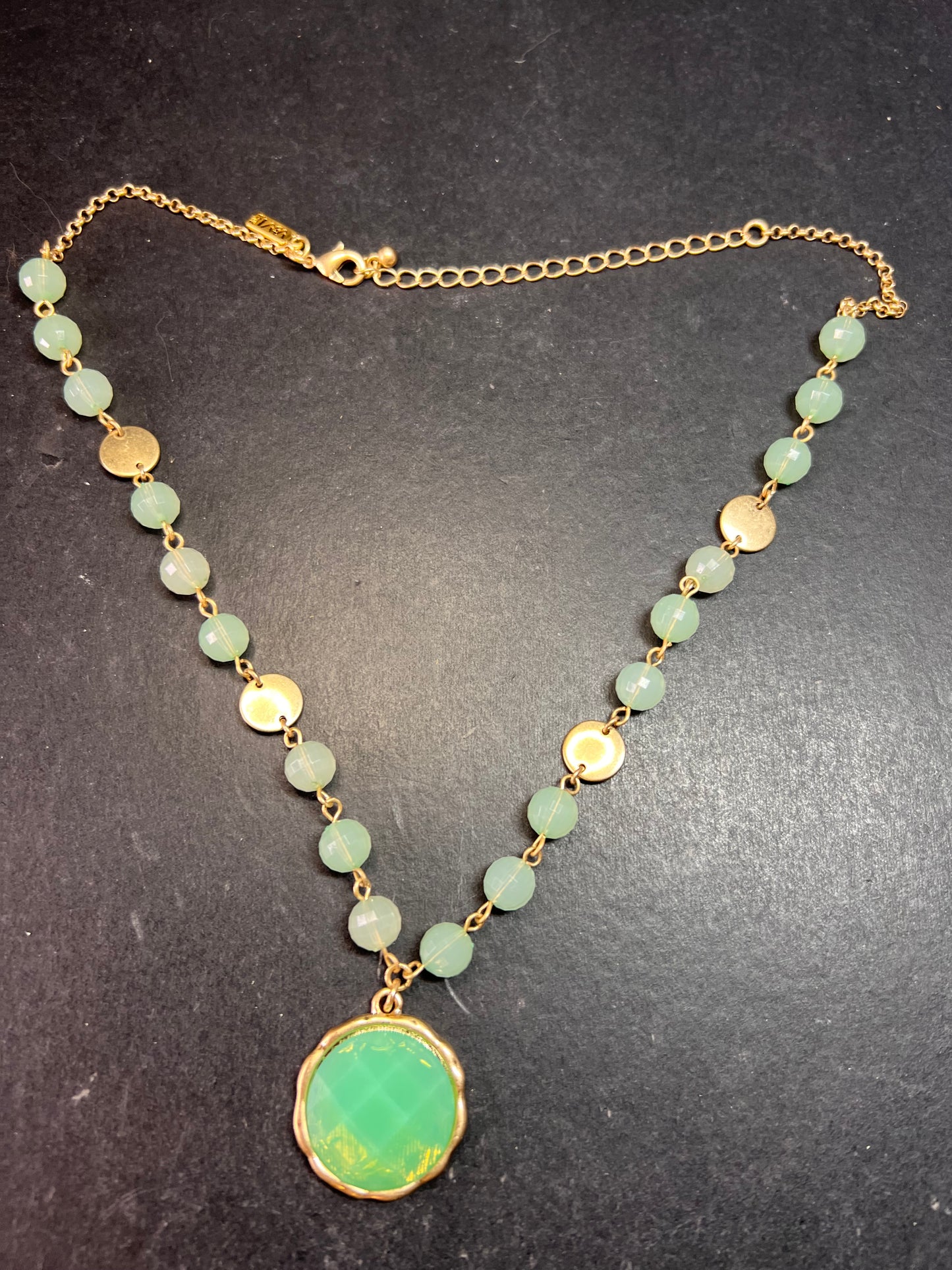 Vivi Love Green Glass Beaded Pendant Necklace Gold Tone 20in