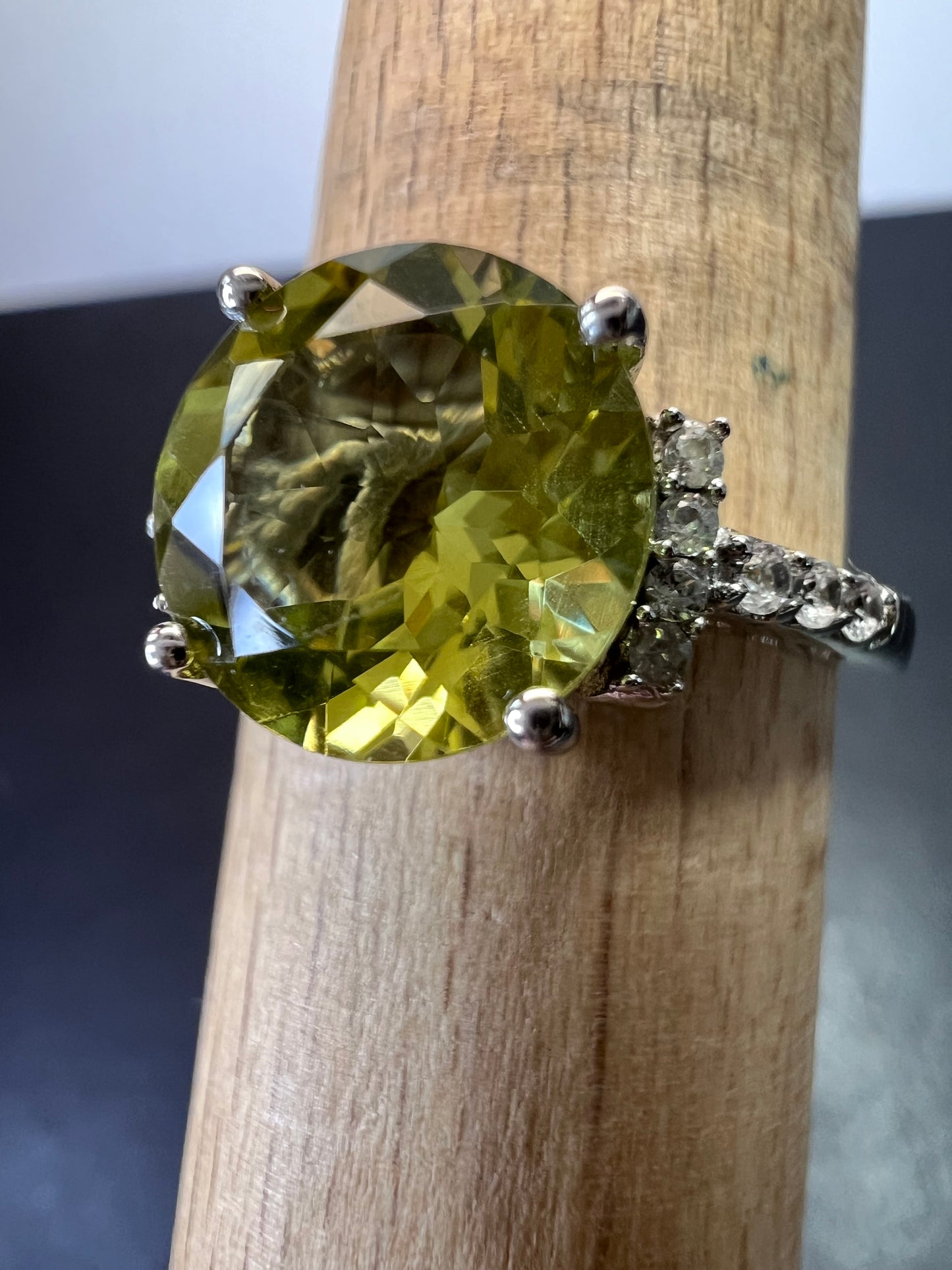 Ouro verde / lemon Quartz and white zircon sterling ring size 9