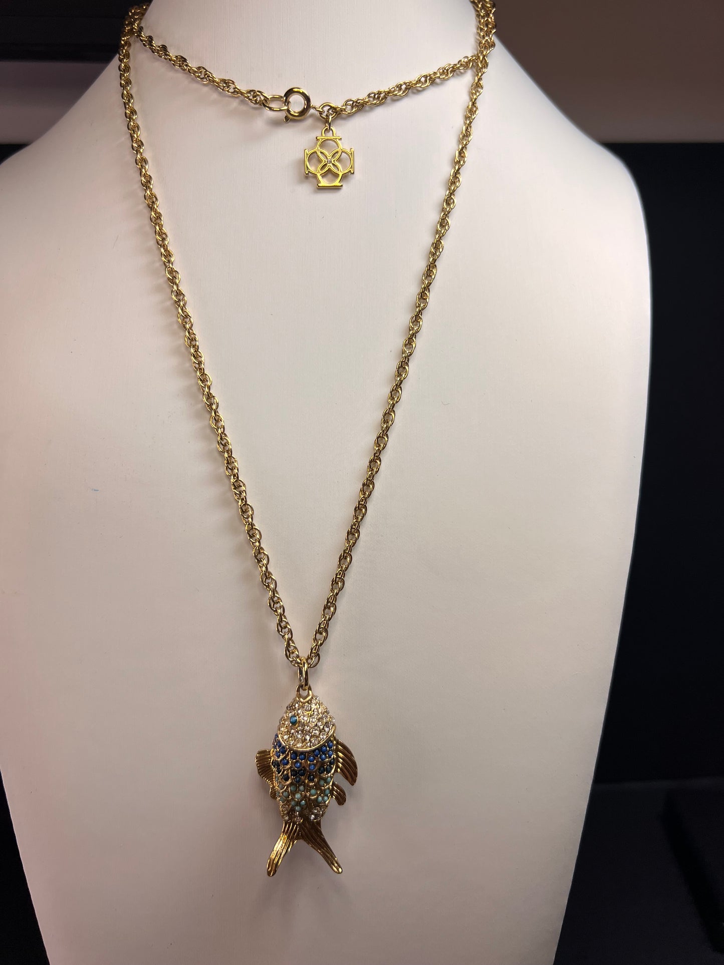 Vintage Ann Taylor gold tone fish pendant necklace