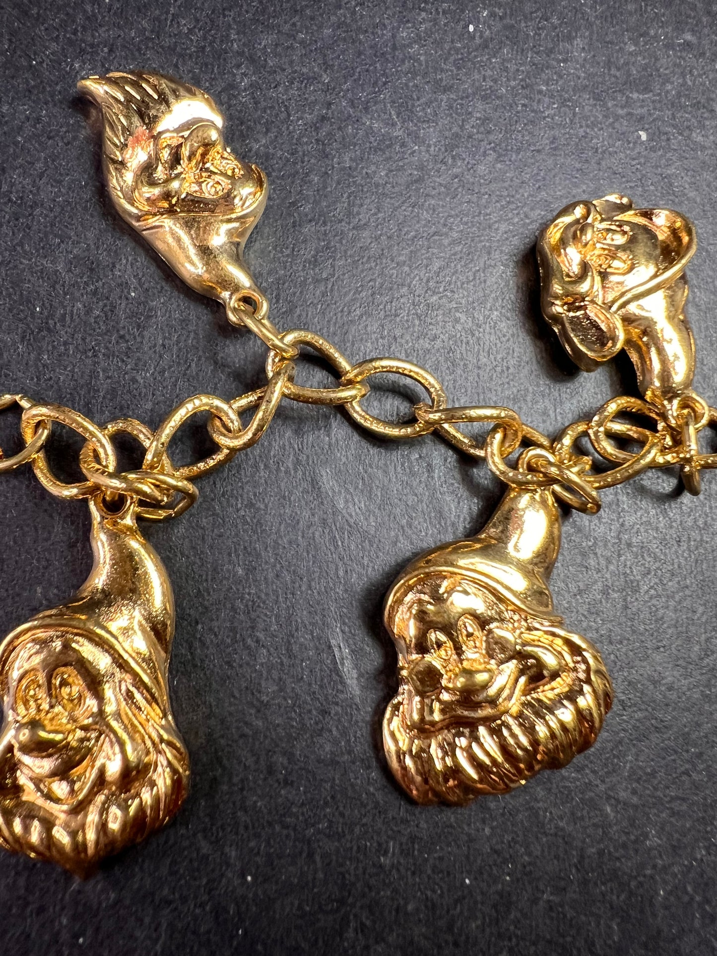 Vintage Disney Seven Dwarfs Gold Tone Charm Bracelet 6.5”