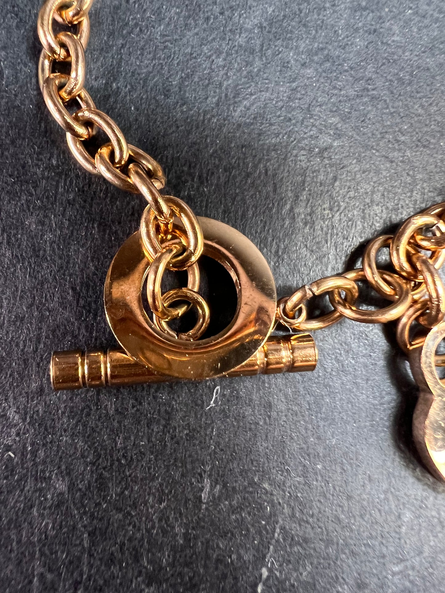 Rose Gold Tone Oval Link Toggle Bracelet Heart Charm 7” Pre-Owned