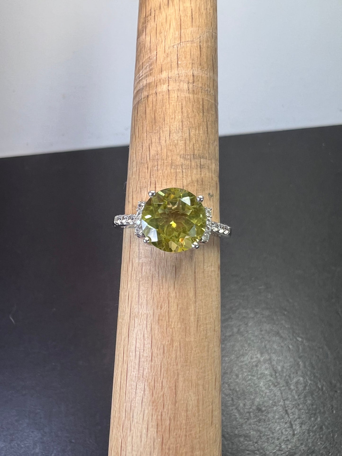 Ouro verde / lemon Quartz and white zircon sterling ring size 9