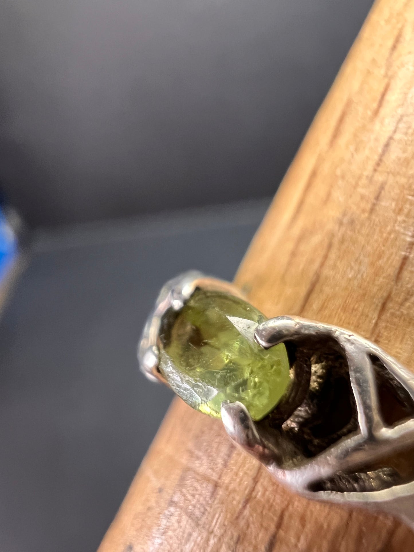 Vintage Helen Andrews peridot hugs and kisses Sterling silver ring size 6.5