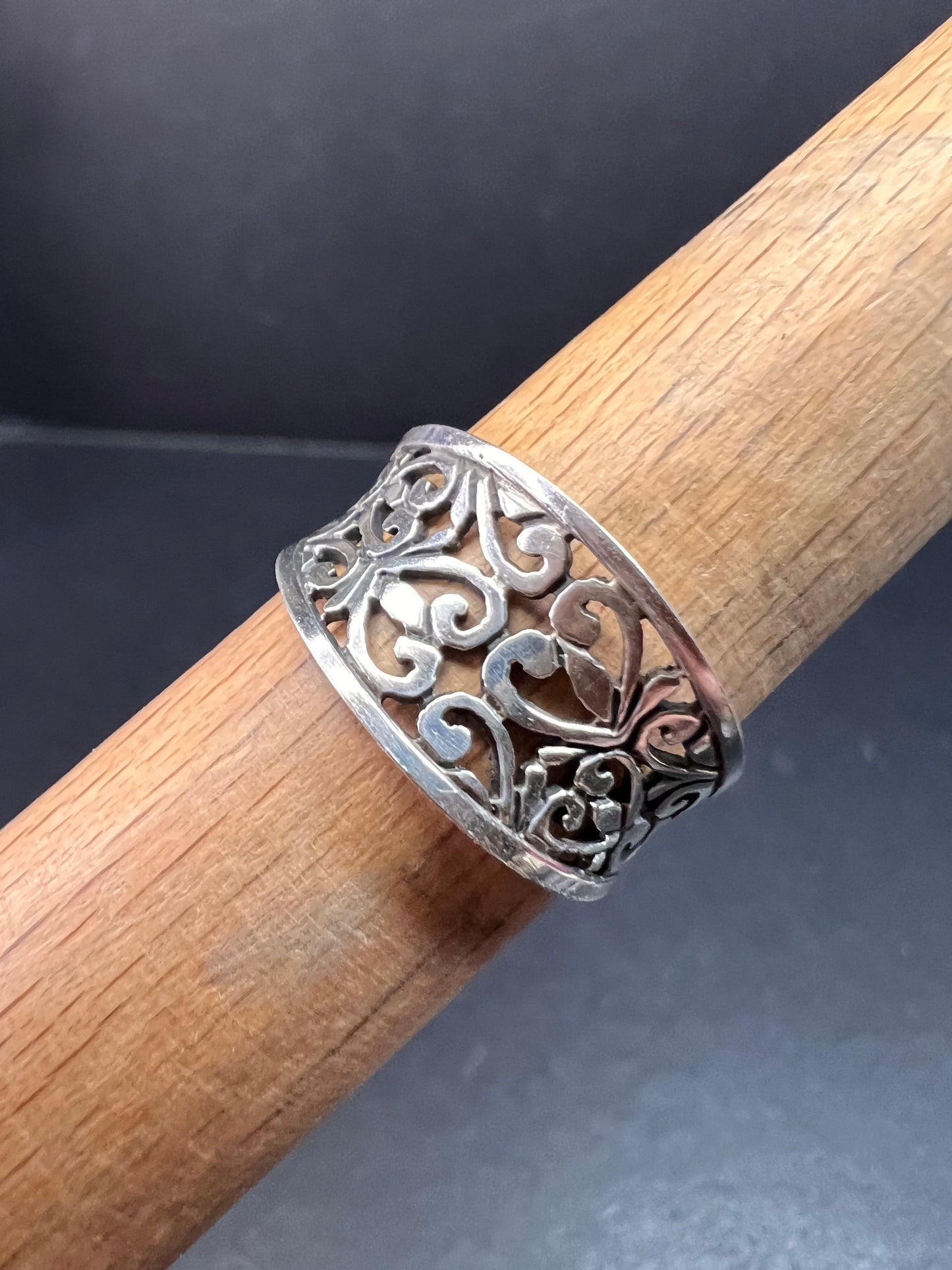 Vintage Sterling Silver Scrollwork Delicate Design Ring Size 8