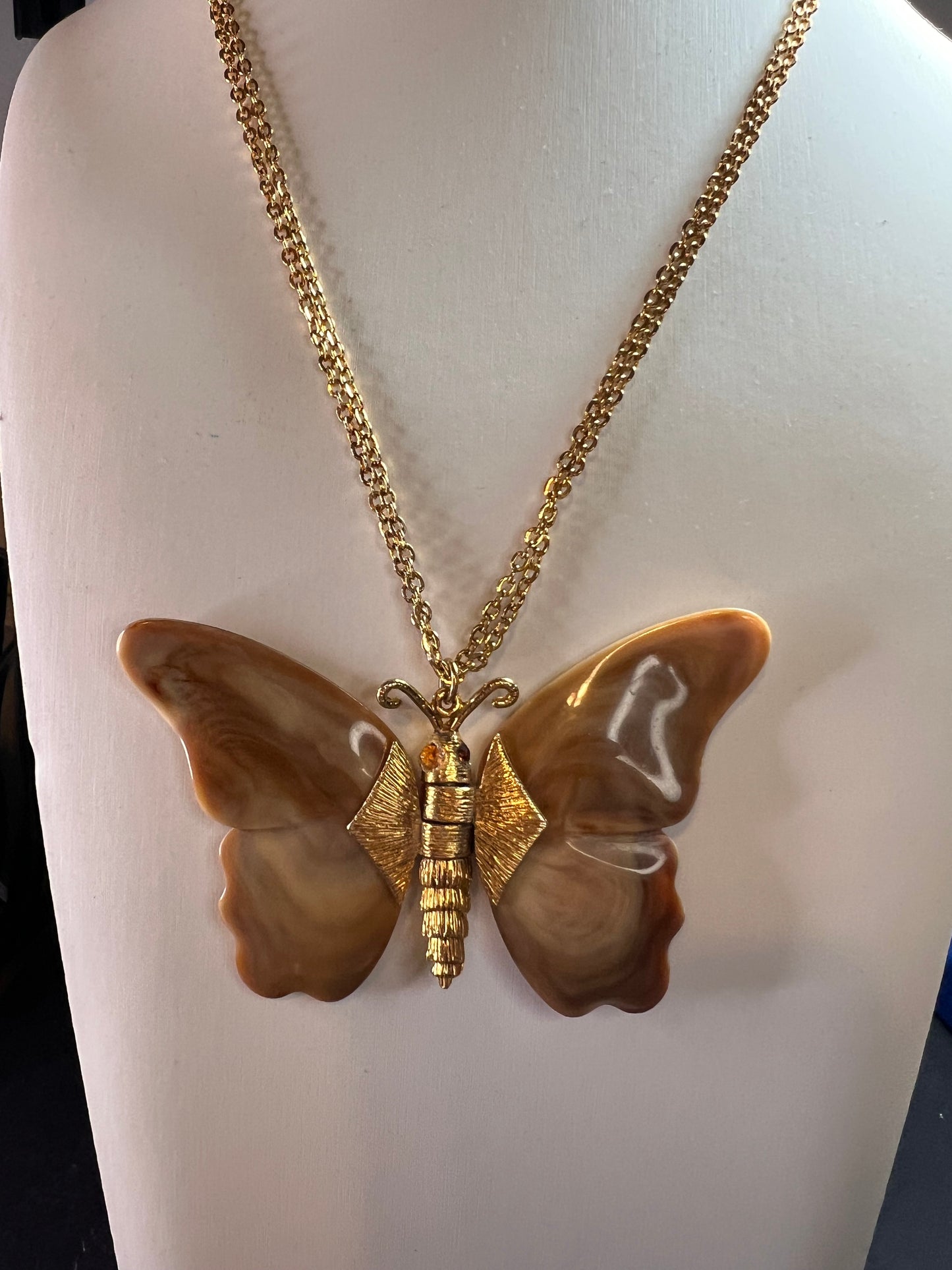 Vintage 70s Articulated Butterfly Necklace | Root Beer Marbled Wings 26"