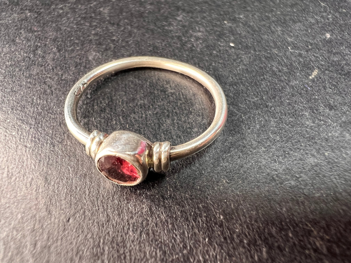 Vintage sterling silver garnet solitaire garnet ring size 7.5