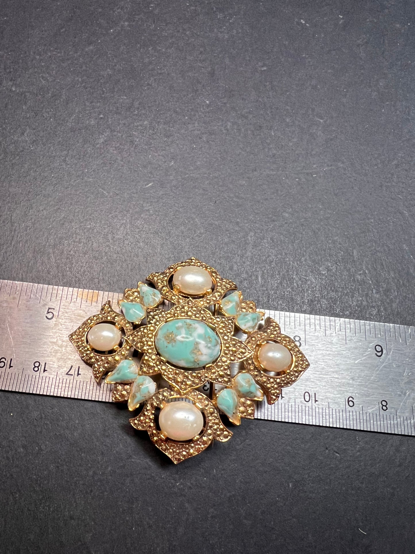 Vintage Sarah Coventry Remembrance brooch pin